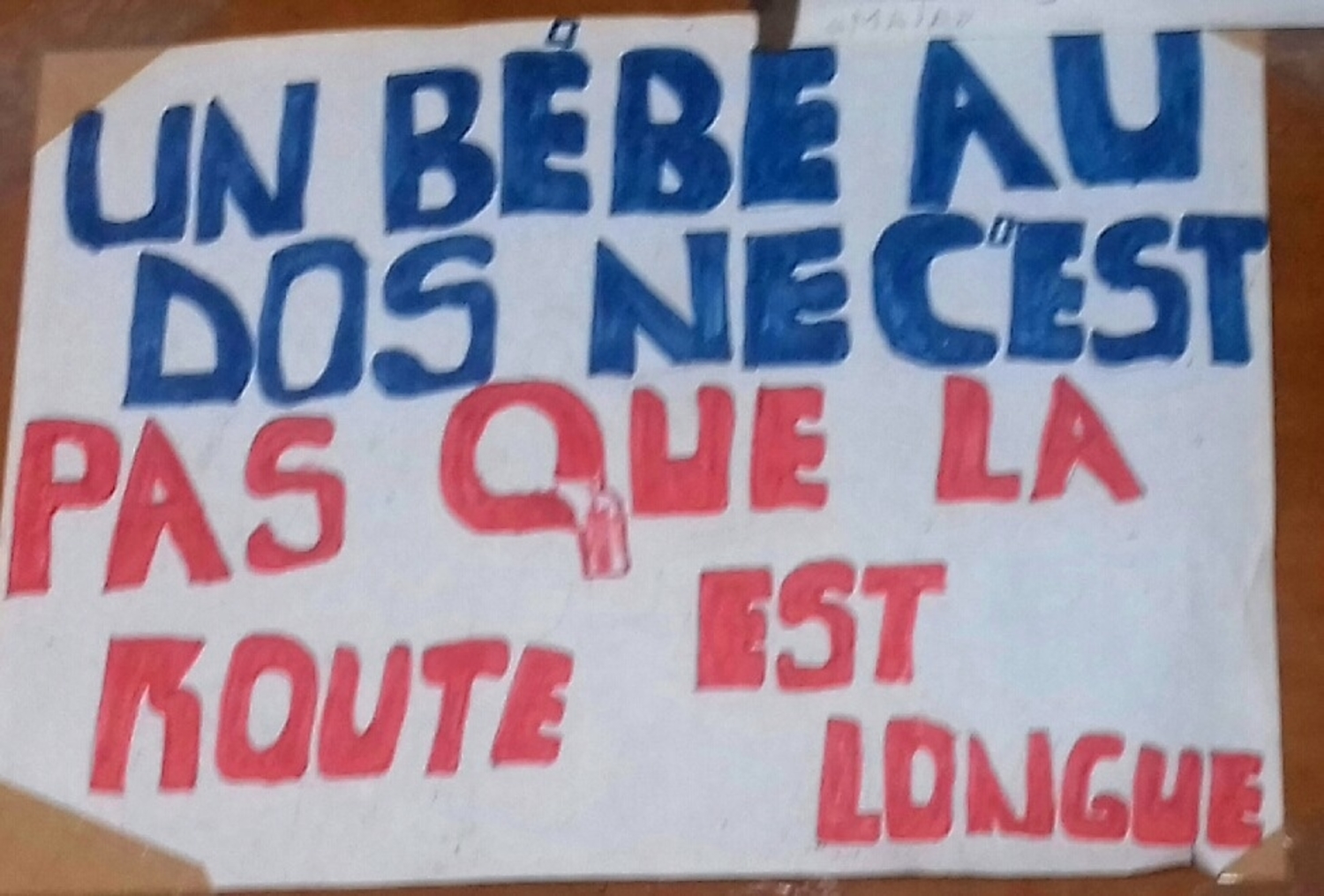 Parmi les activités organisées au sein du refuge, une semaine de dessins a été organisée, durant laquelle un dessin fait par des exilés ou des bénévoles est publié chaque jour sur la page Facebook de Refuges Solidaires. (Crédits : Facebook / Refuges Solidaires)