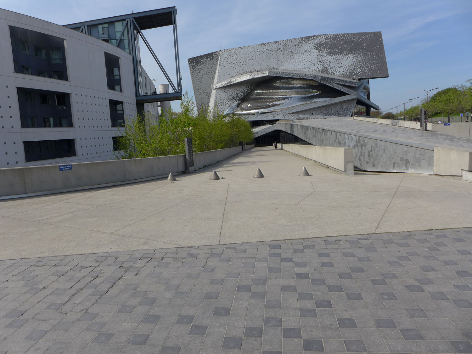 La cité de la Musique vue depuis la Porte de Pantin.