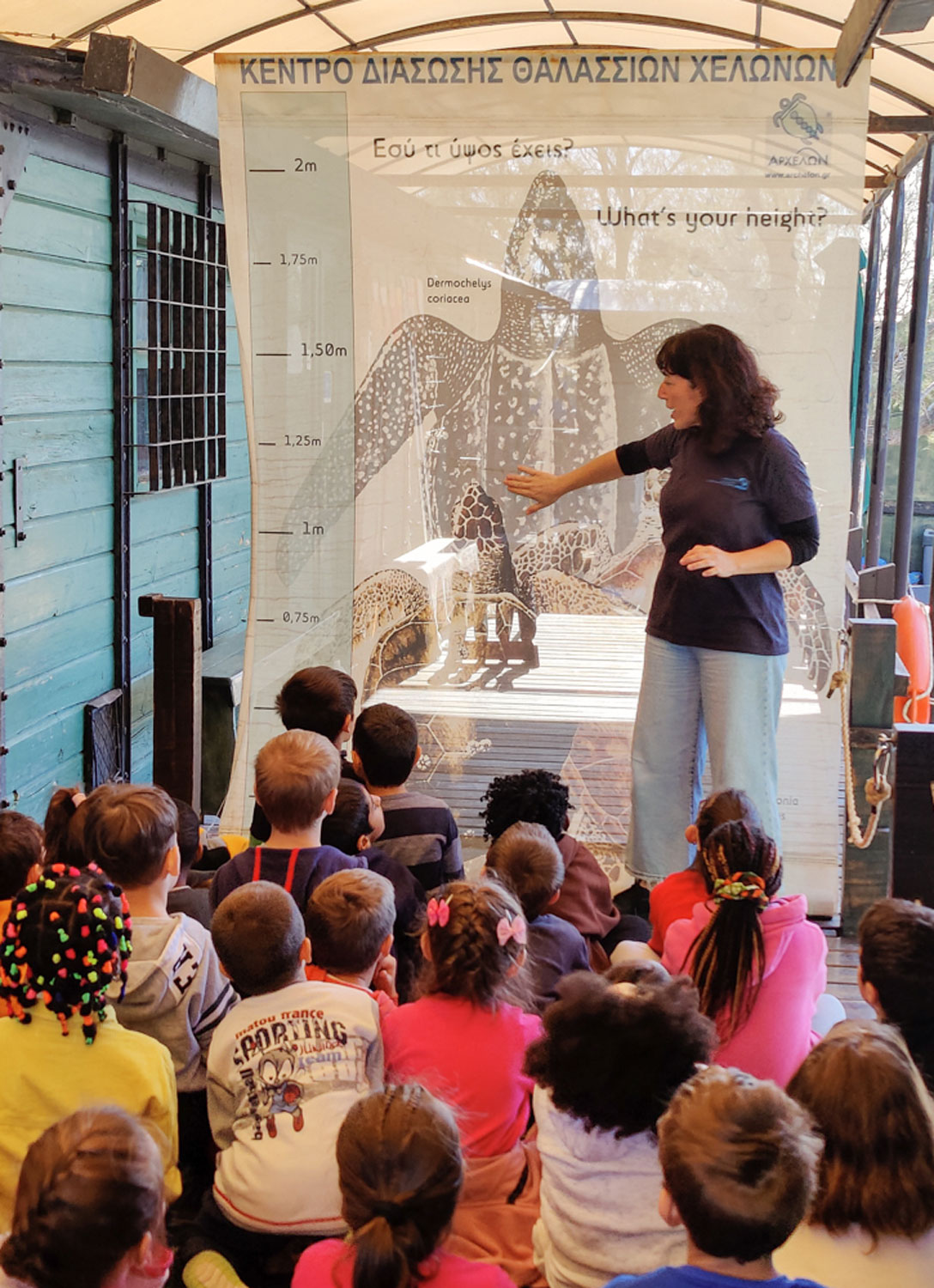 Lors d’une visite scolaire © Archelon