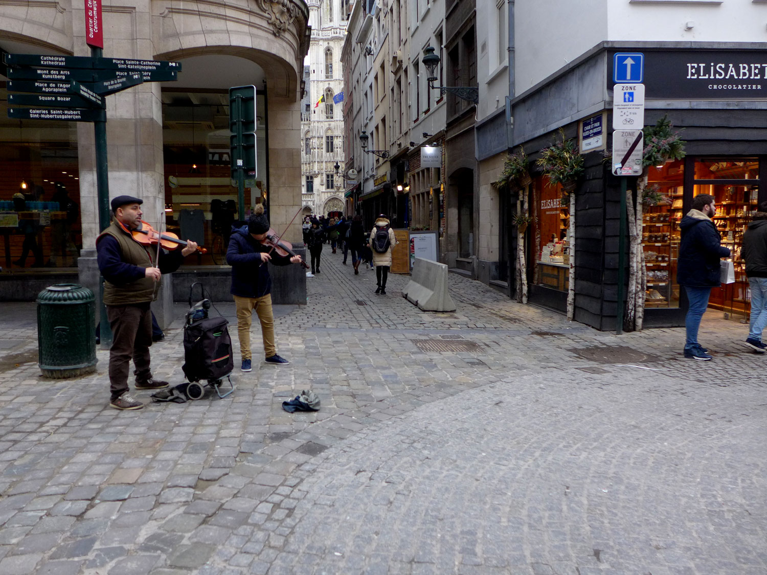 Mais où est le Manneken Pis ? Le GPS indique qu’il faut traverser la Grande place de Bruxelles