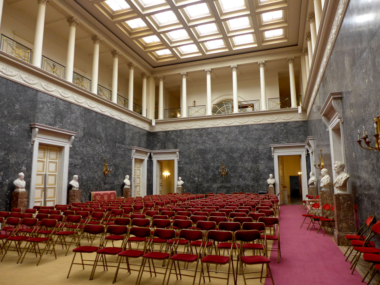 La salle des conférences et cérémonies.