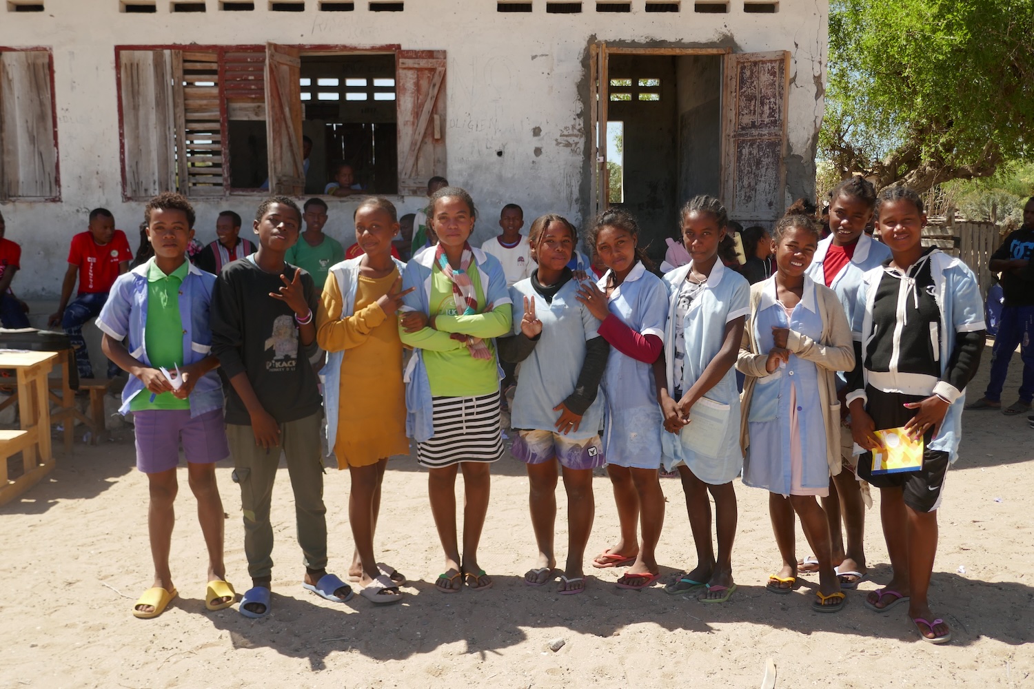 Un groupe d’élèves du collège d’Itampolo © Globe Reporters