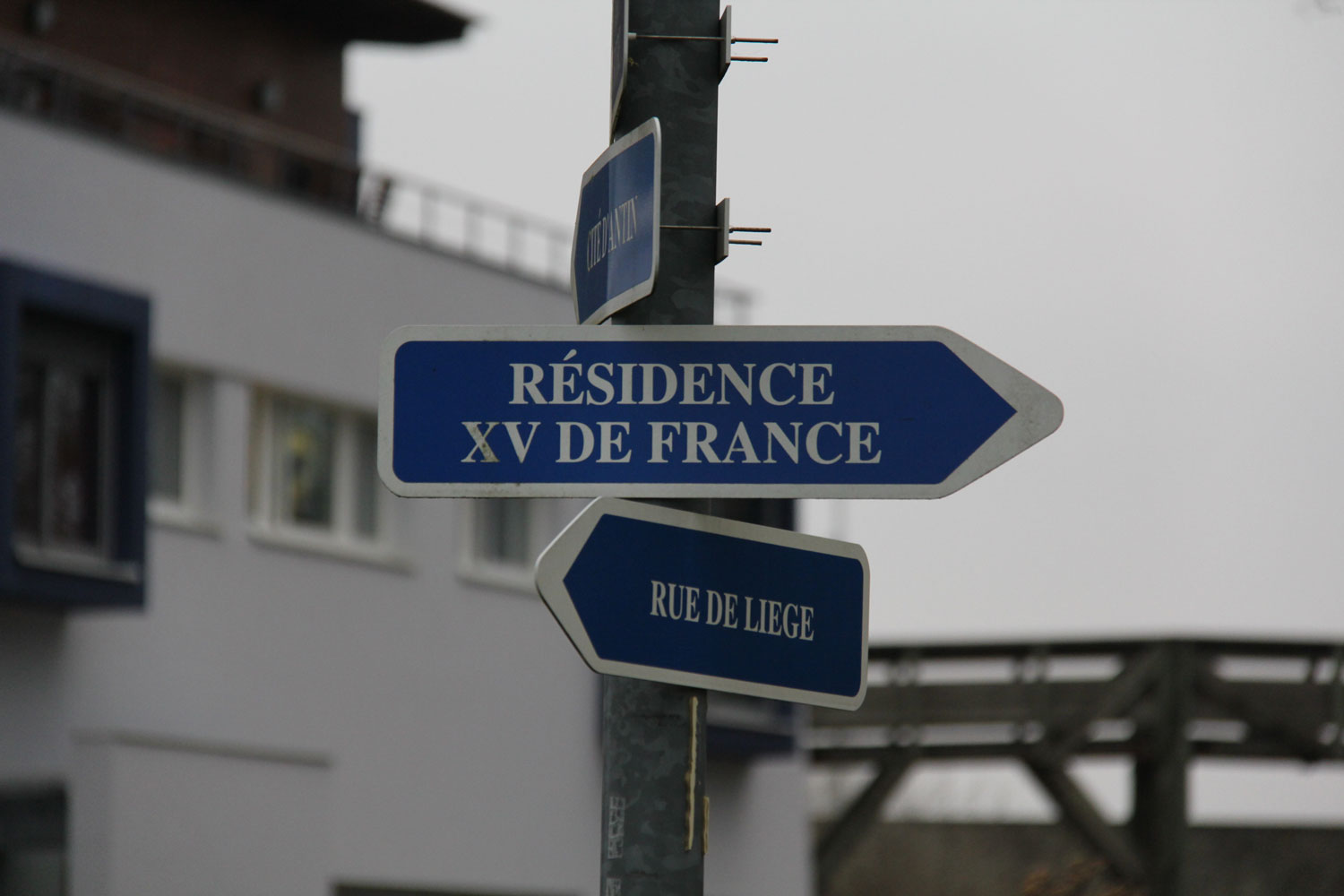 Direction la résidence du XV de France (15 comme les 15 joueurs de l’équipe) © Globe Reporters