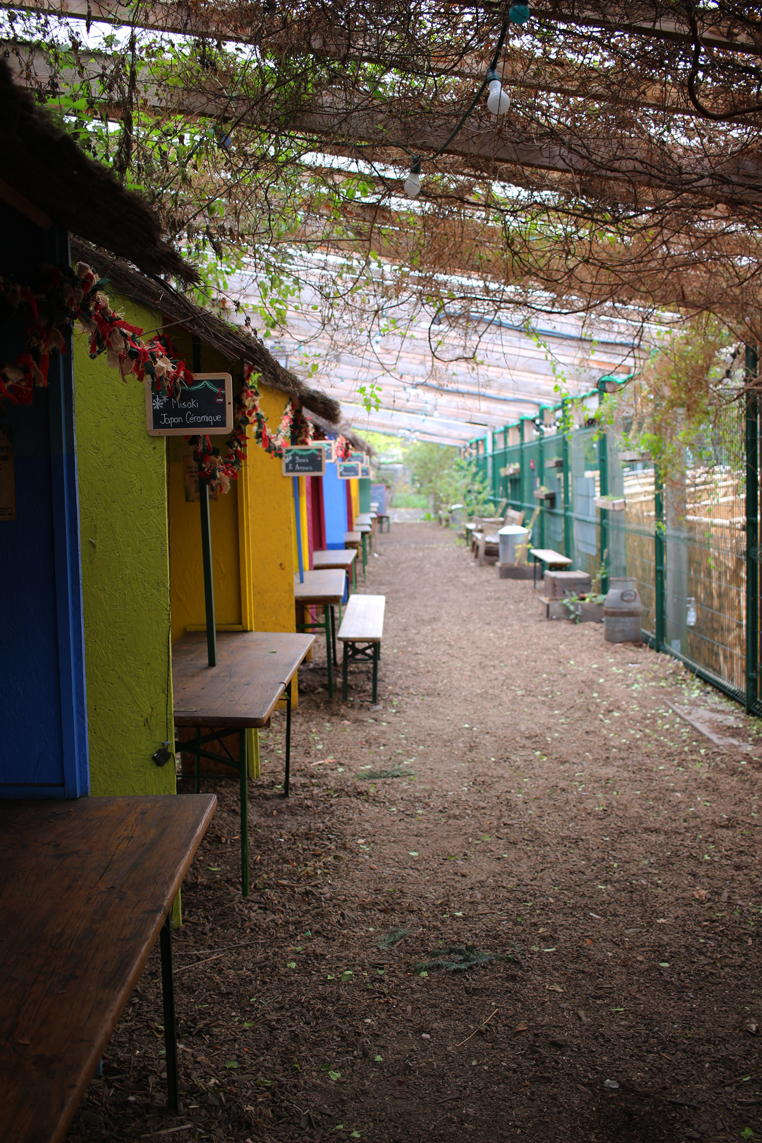 Un espace consommation a été aménagé puisque la Recyclerie, c’est aussi un bar-restaurant © Globe Reporters