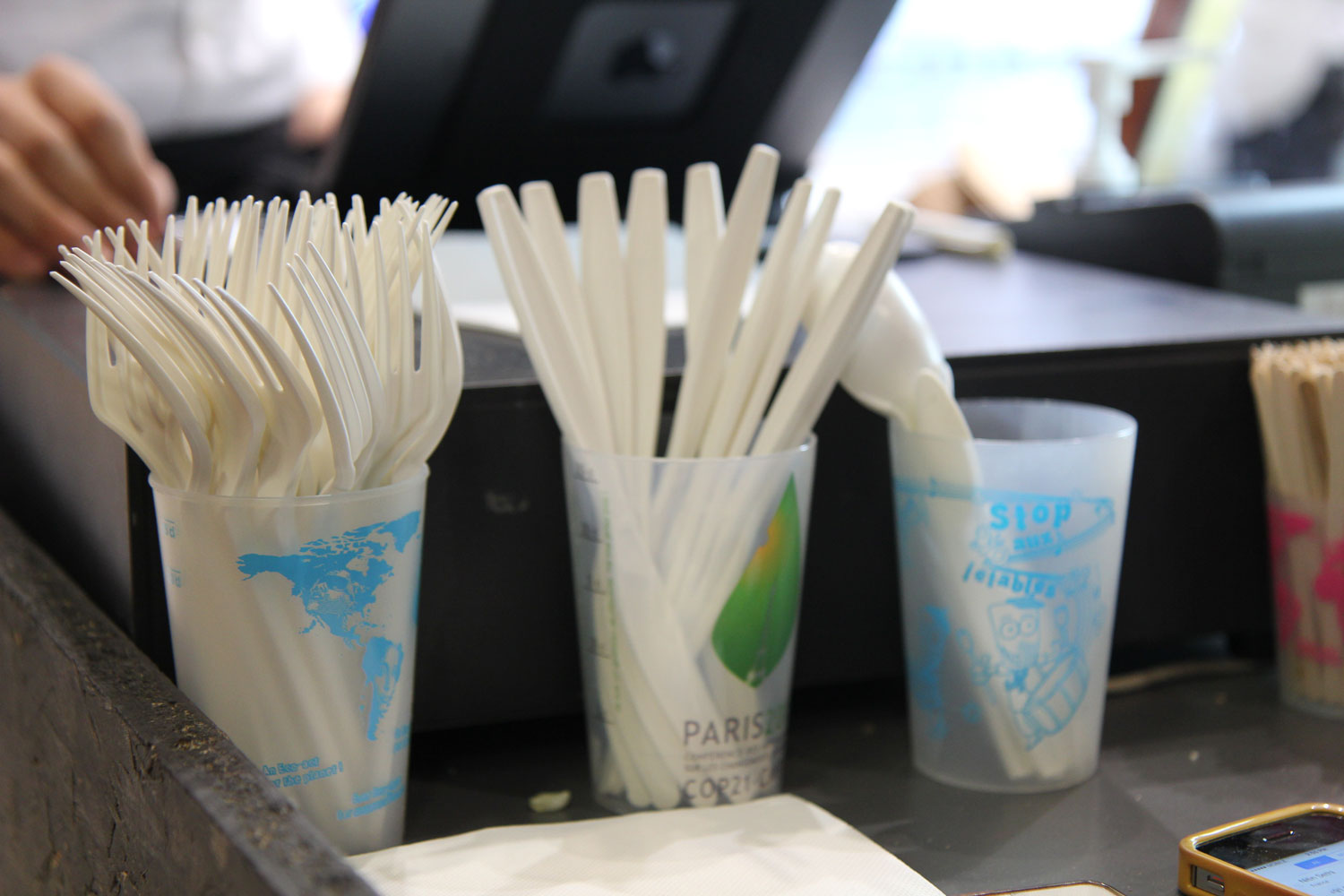 Les couverts sont en bois ou en matière biodégradable