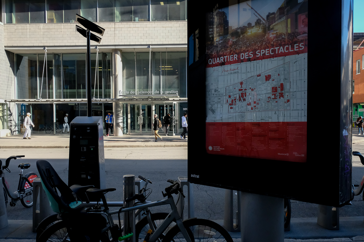 Le bâtiment se trouve dans le quartier des spectacles à Montréal © Globe Reporters