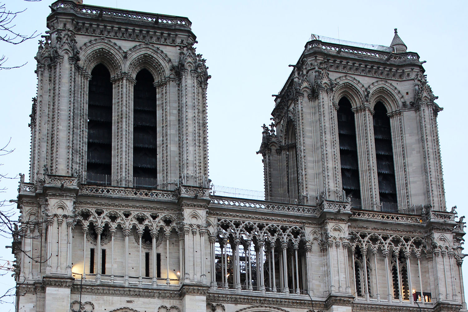 Malgré ça, la cathédrale - dont la construction a été officiellement achevée en 1345 - demeure le lieu parisien emblématique de la communauté catholique © Globe Reporters