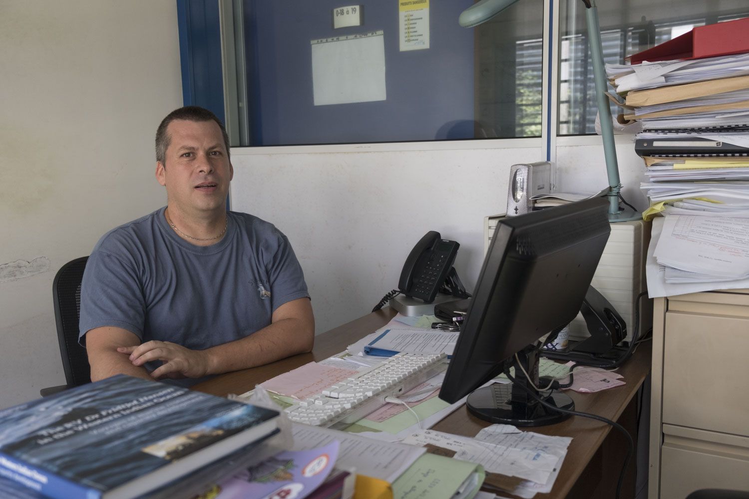 Sébastien JAQUEMET est enseignant chercheur à l’université de la Réunion, professeur en biologie et écologie marine ; spécialiste des prédateurs marins.