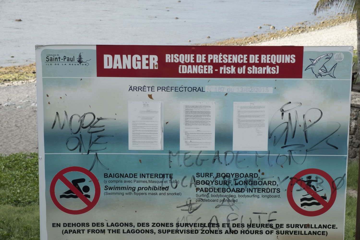 Interdiction de se baigner sur cette plage, ancien spot de surf réputé. Les surfeurs se plaignent de ces interdictions. S’ils enfreignent la loi, ils sont redevables d’une amende. 