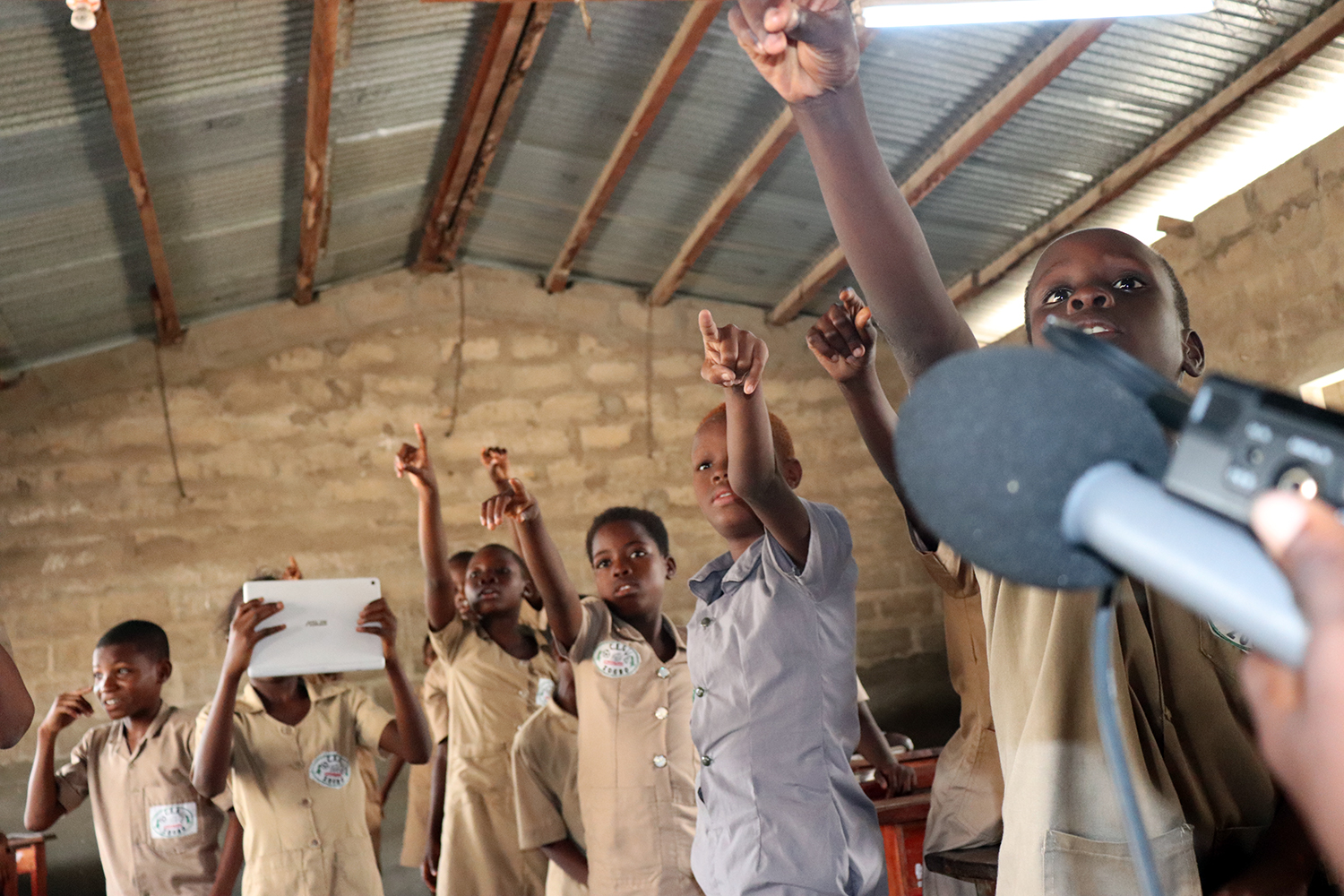 Les élèves du collège Zogbo veulent tous participer et répondre aux globe-reporters. Un grand merci à tous !