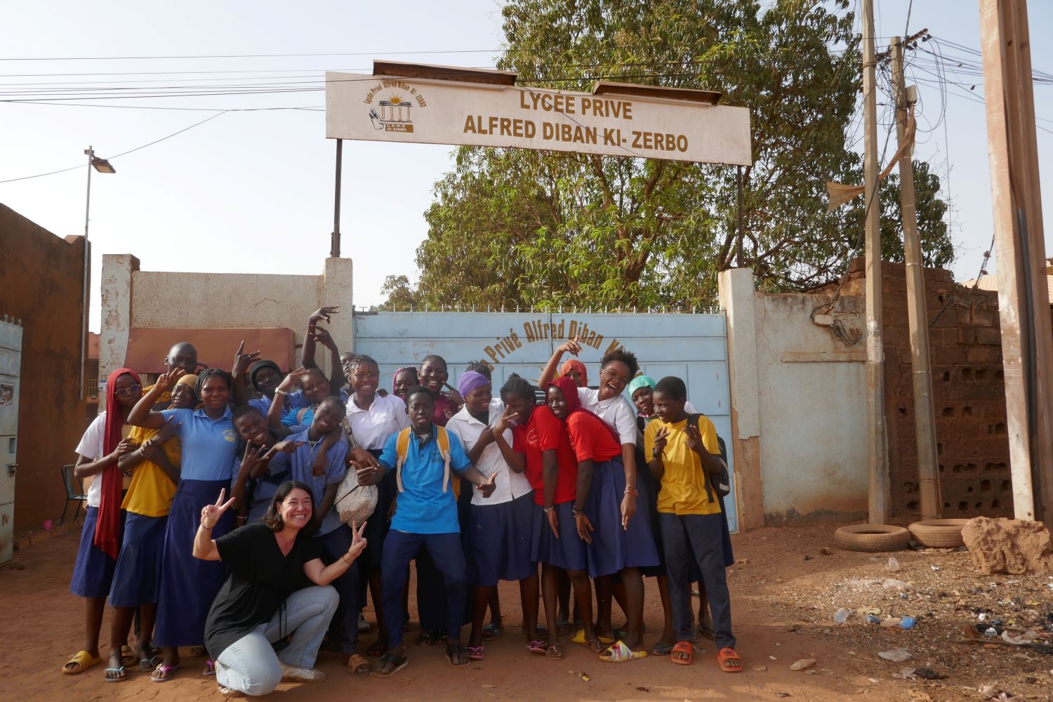 Photo de groupe avec l’envoyée spéciale des globe-reporters © Globe Reporters/Zabda