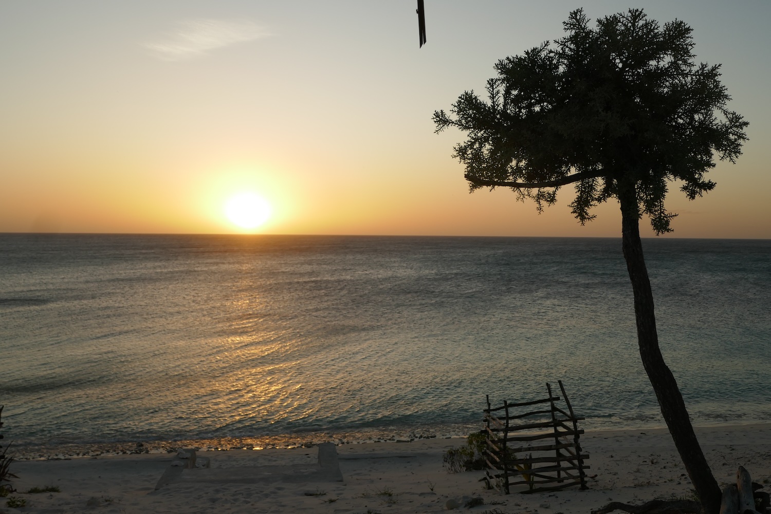 Coucher de soleil à Ambola depuis la gargote où a lieu l’interview avec Augustin © Globe Reporters