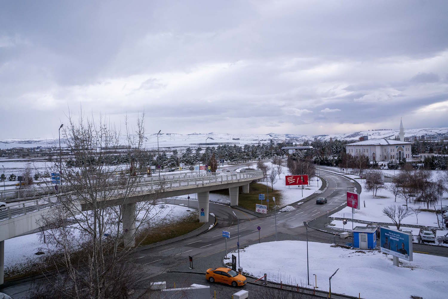 La vue enneigée depuis l’aéroport © Globe Reporters