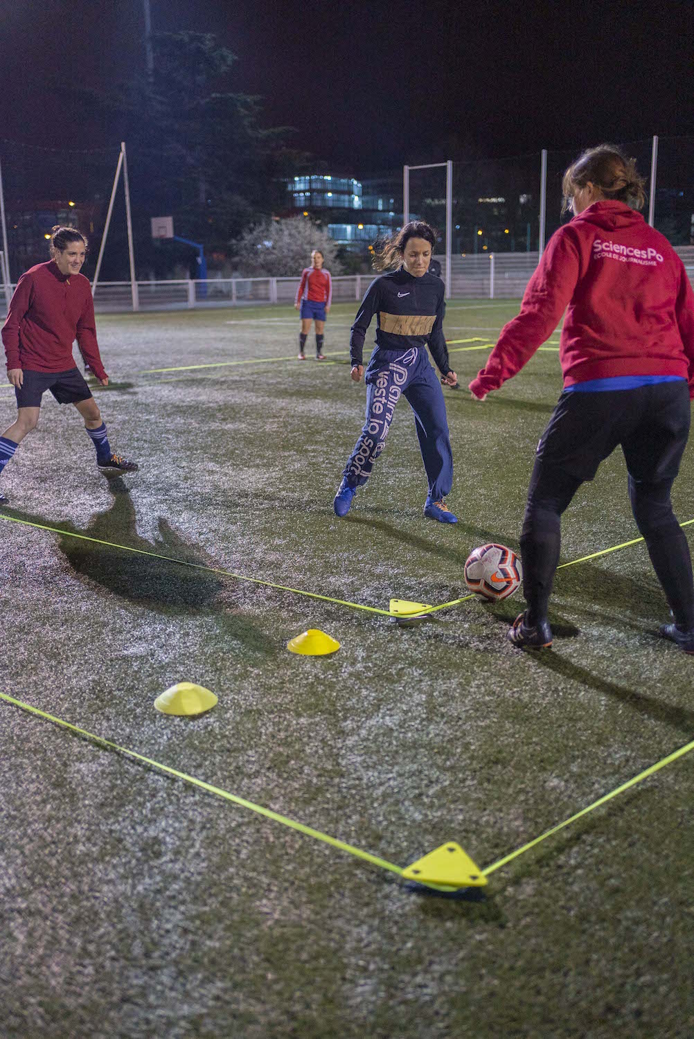 Le Paris FC Arc-en-Ciel compte aussi une équipe mixte et une équipe hommes © Globe Reporters