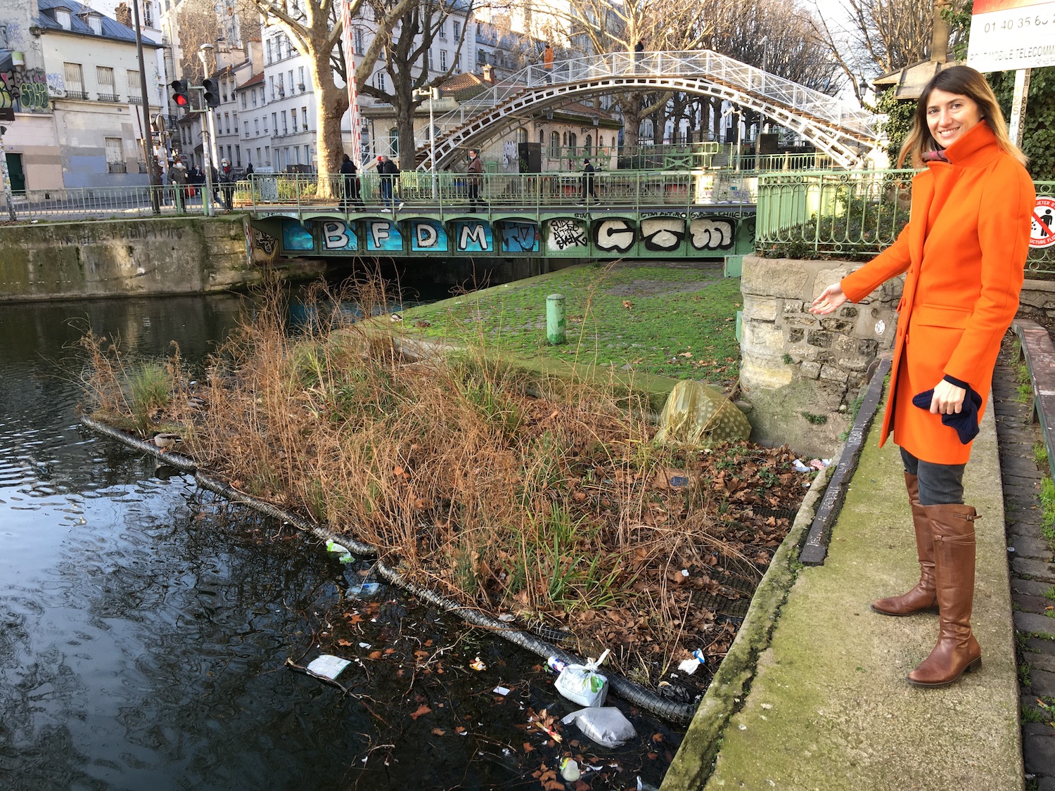 Katarina devant le premier radeau quai de Jemmapes, 10e arrondissement © Globe Reporters