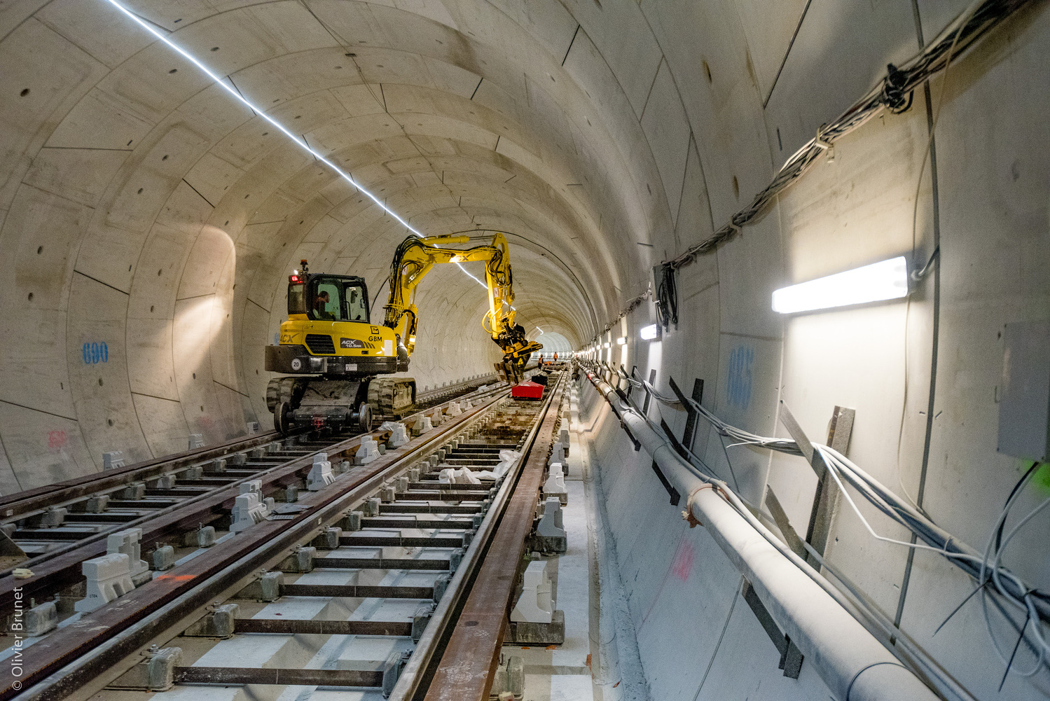 Une fois le tunnel creusé, il faut poser les rails comme à Saint-Ouen pour l’allongement de la ligne 14 © Société du Grand Paris / Olivier Brunet