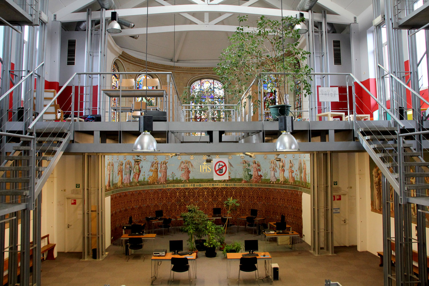 Le centre de documentation construit dans l’ancienne chapelle