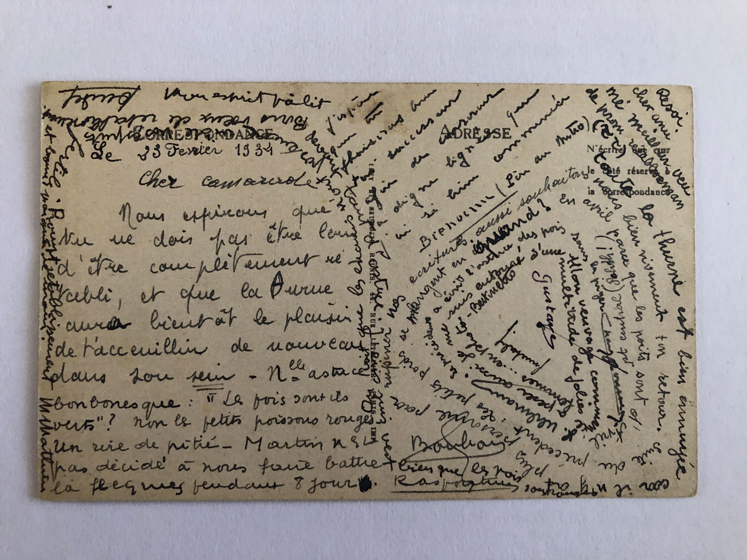 Les premières cartes postales avec un emplacement pour écrire. L’auteur de cette carte est un poète dont les idées tournent peut-être en rond ! © Globe Reporters