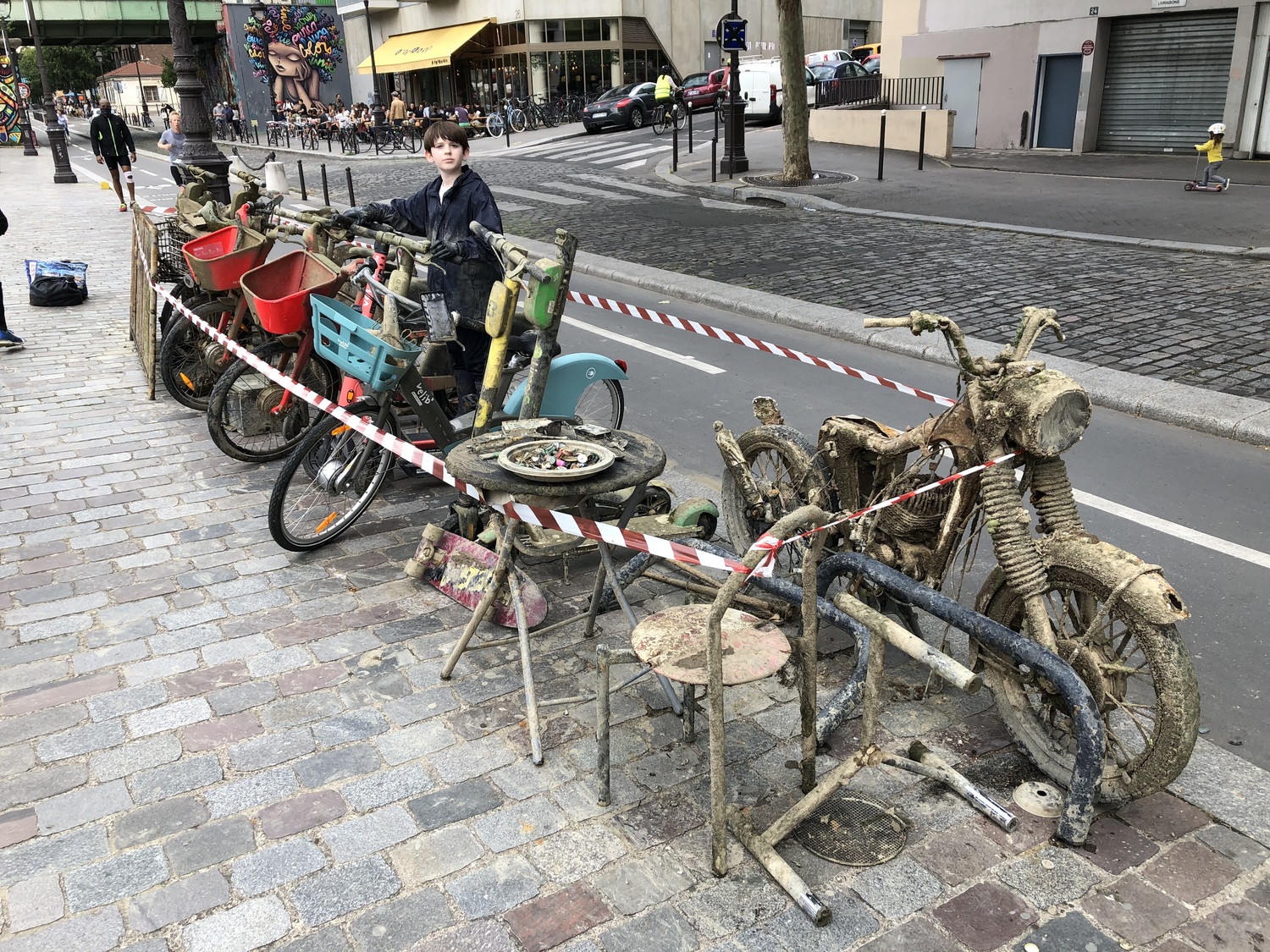 Lors d’une séance de pêche, en seulement trois heures, Raphaël et son père ont sorti de l’eau 55 trottinettes et vélo, leur record  © raf_sur_seine