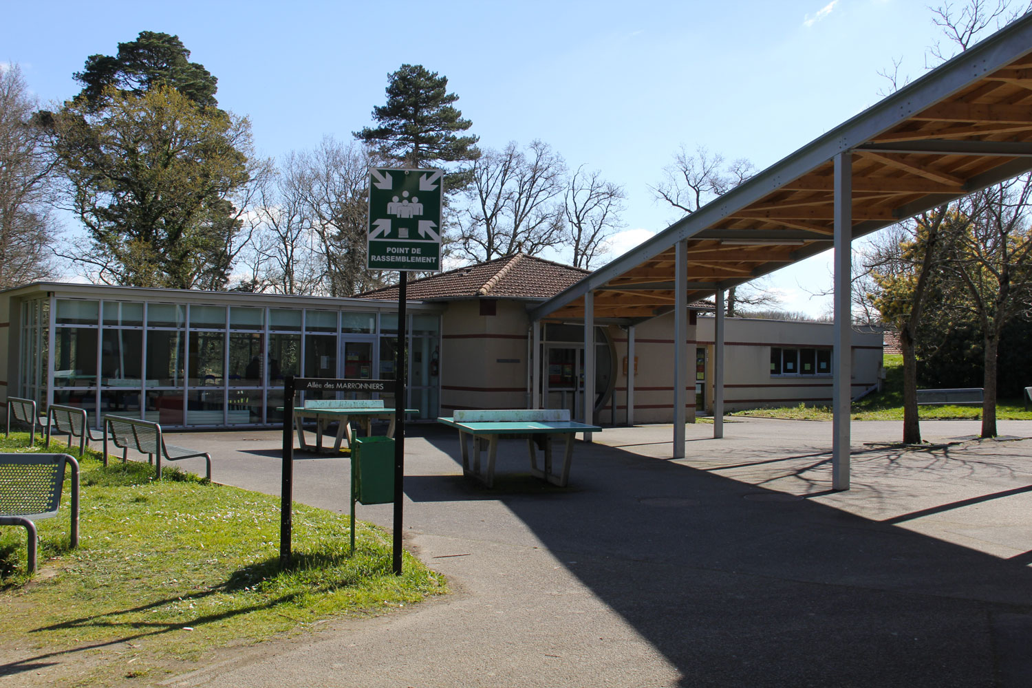 L’espace permet au Lycée d’avoir sa propre maison des lycéens. Les élèves s’y retrouvent pour se détendre ou travailler ou participer à des activités extra-scolaires © Globe Reporters