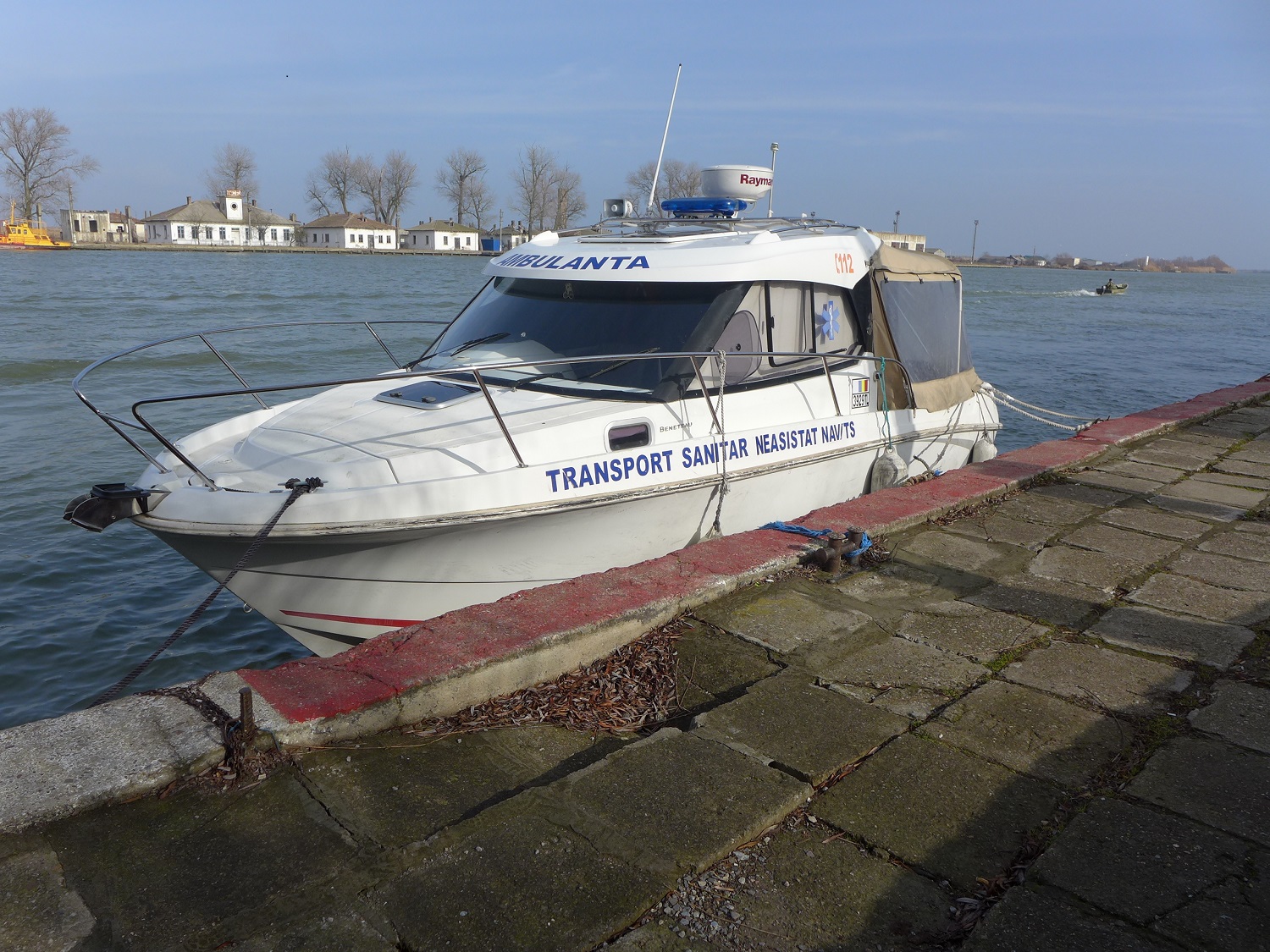 L’une des ambulances pour conduire les habitants à Tulcea en cas d’urgence de santé.