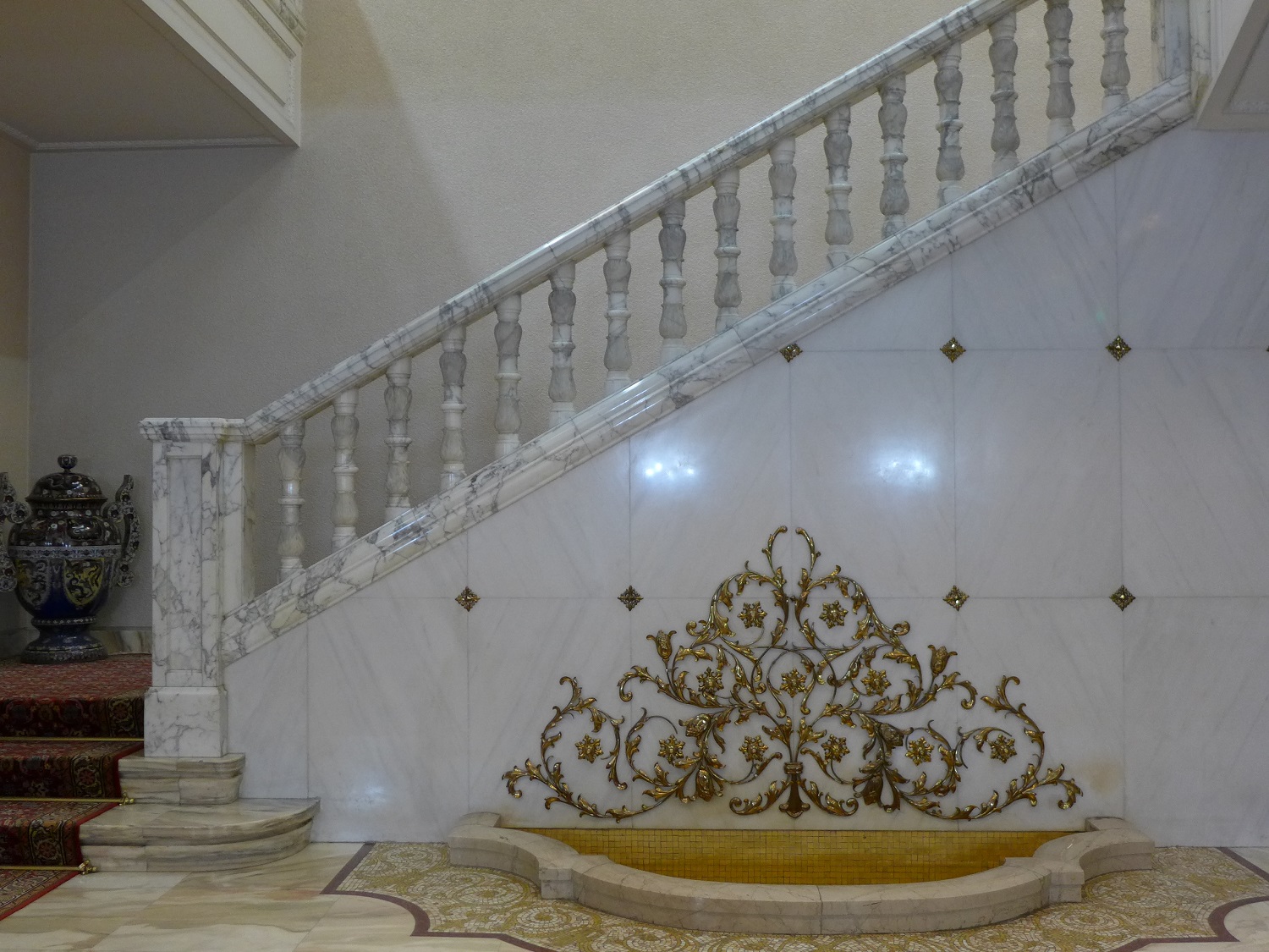 L’escalier en marbre.