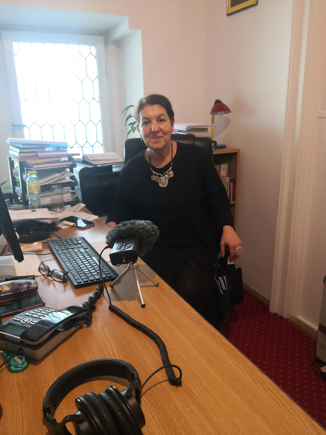 Gabriela DASCALU dans son bureau, juste avant notre interview © Globe Reporters