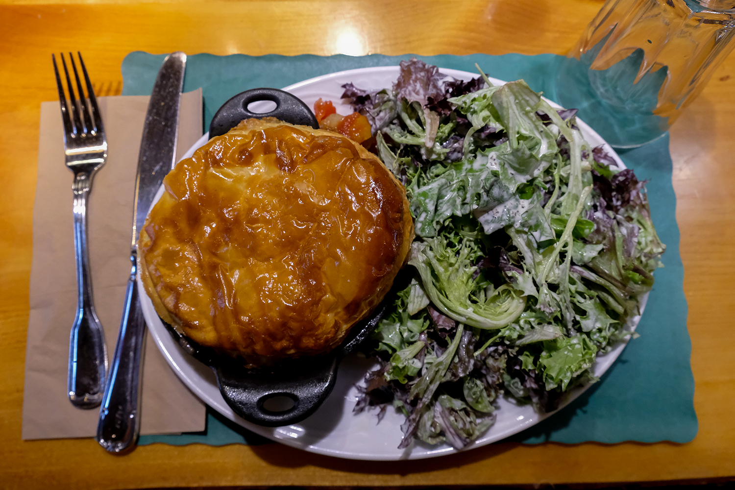 La tourte à la viande dressée sur table pour le plaisir des yeux © Globe Reporters