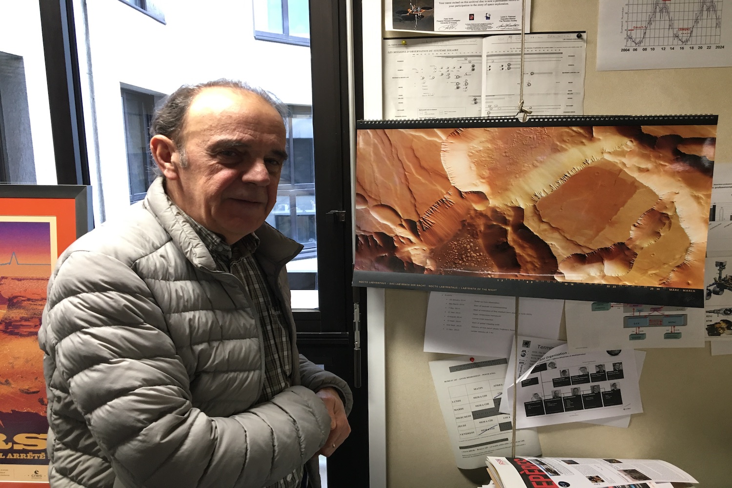 La planète rouge est partout dans le bureau de Francis ROCARD © Globe Reporters