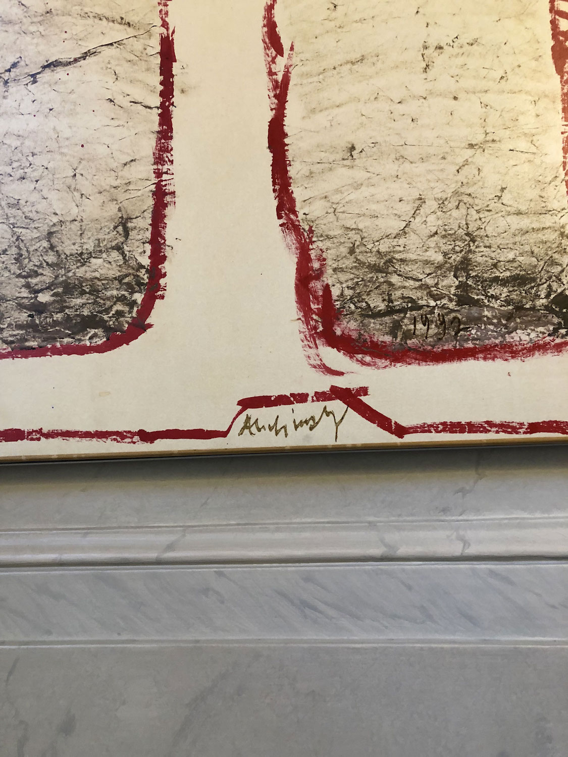La signature d’Alechinsky en bas d’un tableau.