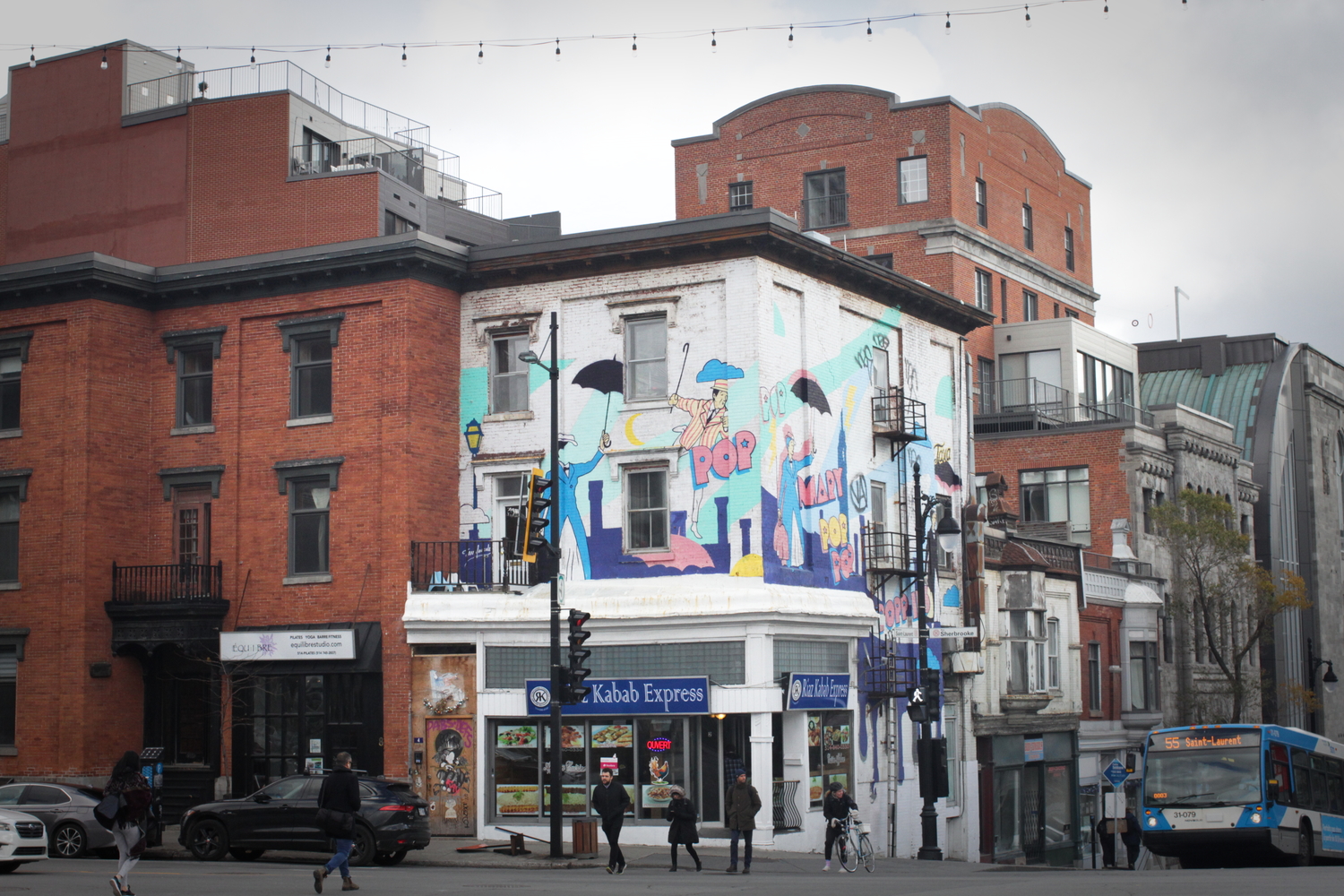 Une murale plus ancienne, entre le boulevard Saint-Laurent et rue Sherbrooke.