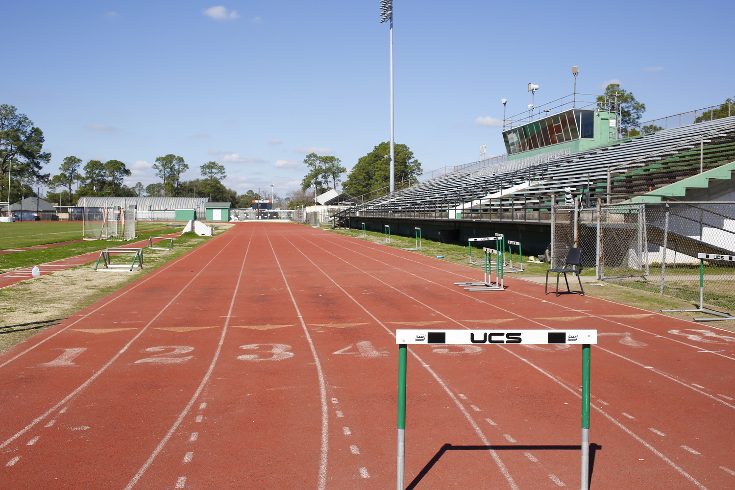 Le terrain d’athlétisme entoure le terrain de football © Globe Reporters