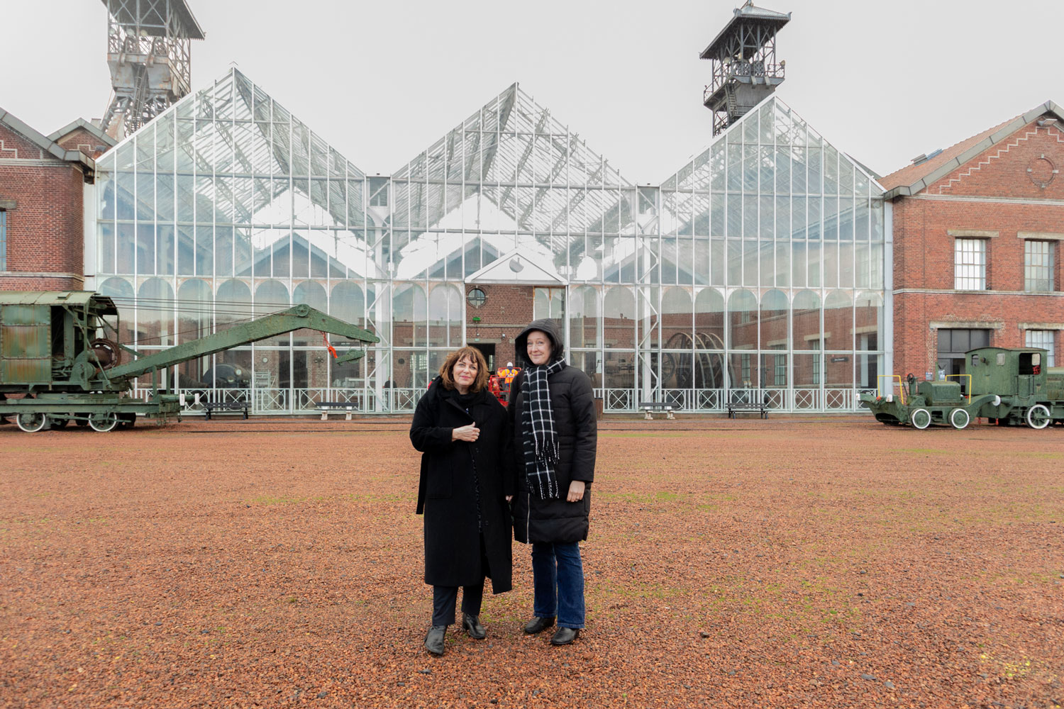 À gauche, Virginie Malolepszy, directrice des archives et à droite, Marie Patou, chargée de mission Patrimoine-Education, Mission Bassin Minier