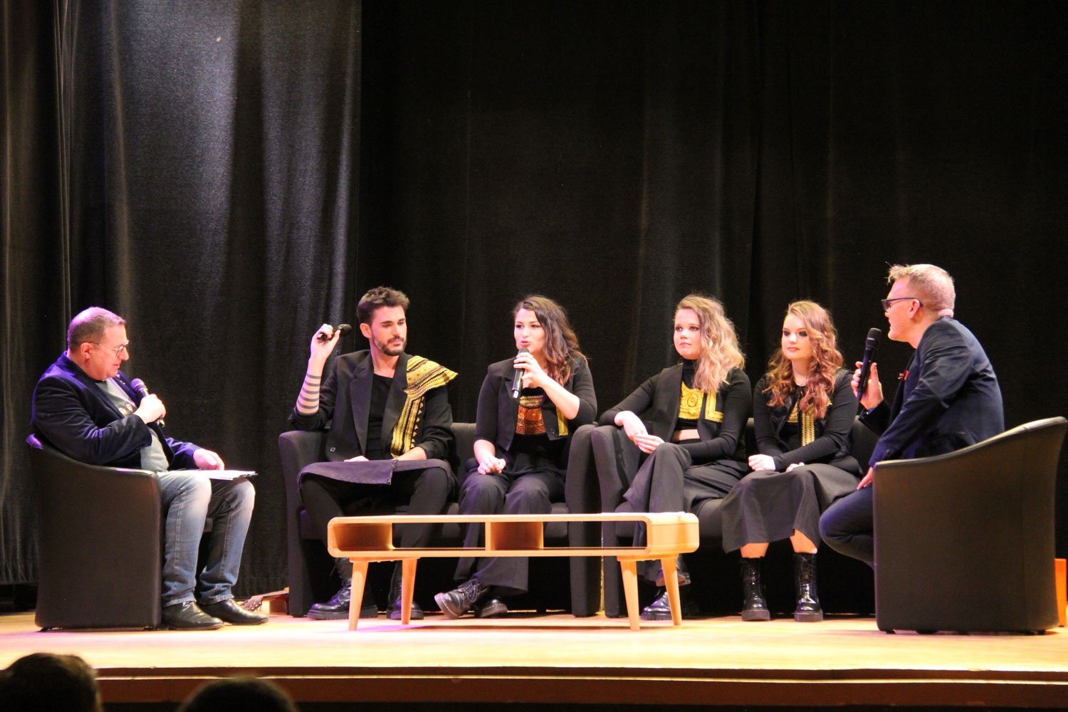 C’est la tradition que le groupe français sélectionné réponde aux questions de l’OGAE avant la phase finale du concours © Globe Reporters