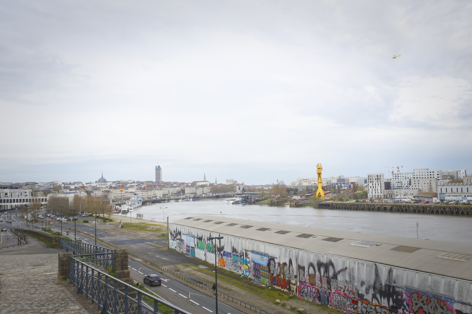 Vue sur la ville de Nantes, la Loire et l’ancien port depuis la butte Sainte-Anne © Globe Reporters