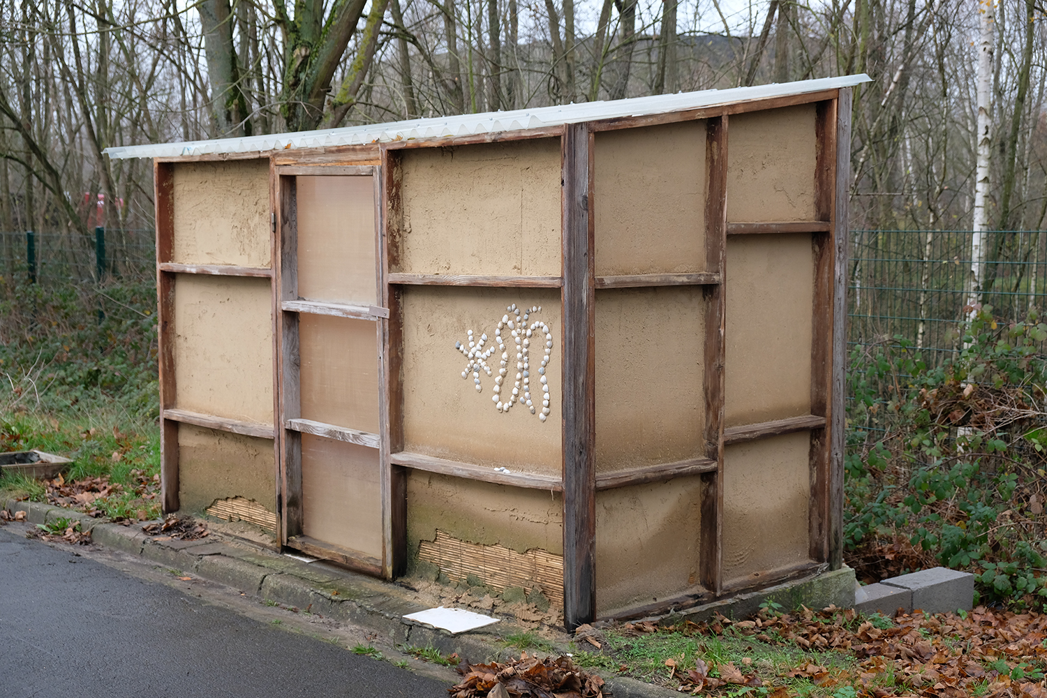 Une des deux ruches situées à l’arrière du collège. Dans chacune, plusieurs milliers d’abeilles dorment en attendant le retour du printemps.