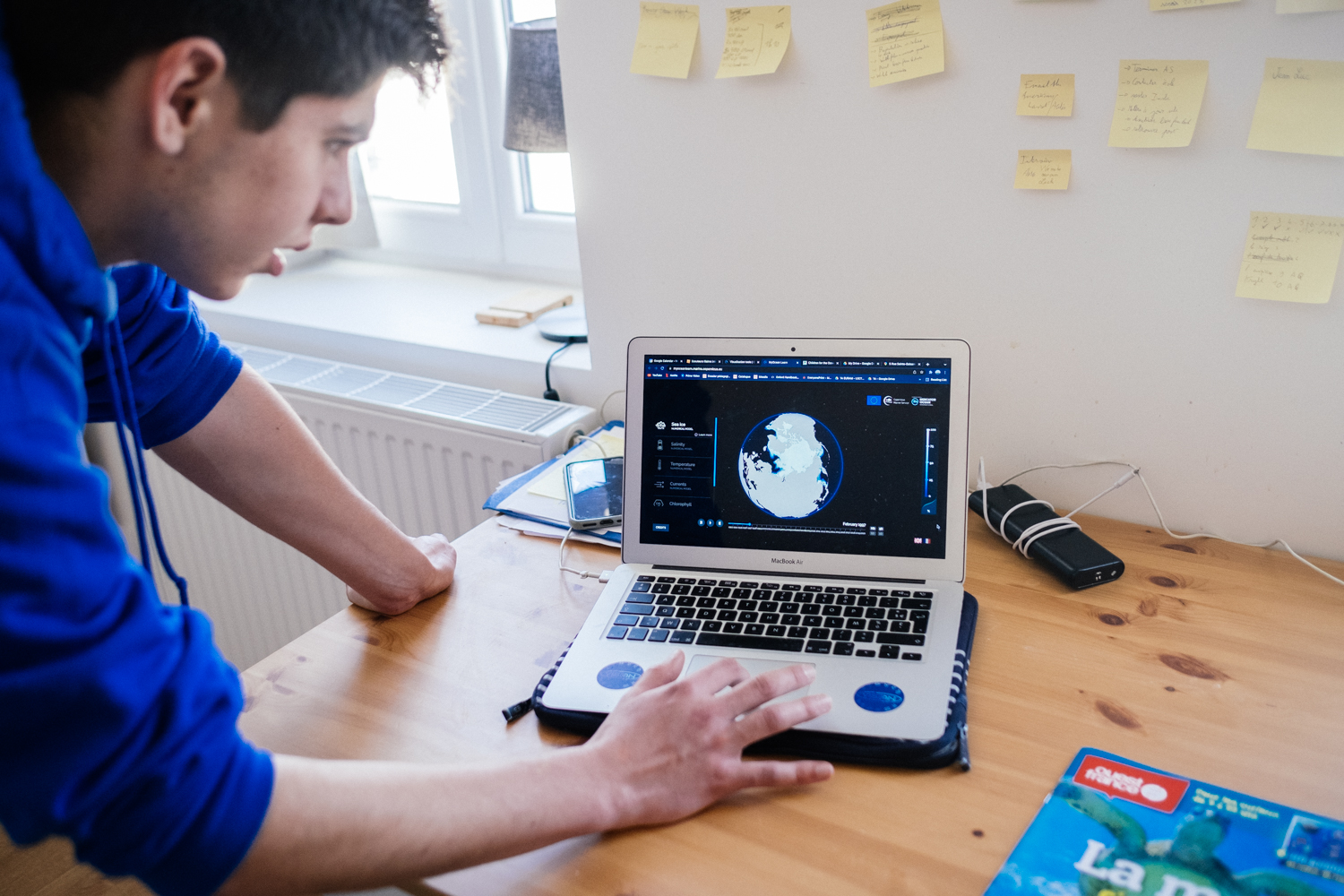 Children For The Oceans a un partenariat avec un site internet qui lui permet de suivre année après année plusieurs données, comme la disparition de la banquise en Arctique, et ainsi d’avoir des données fiables pour ses interventions à l’école ou dans des sommets sur la mer © Globe Reporters