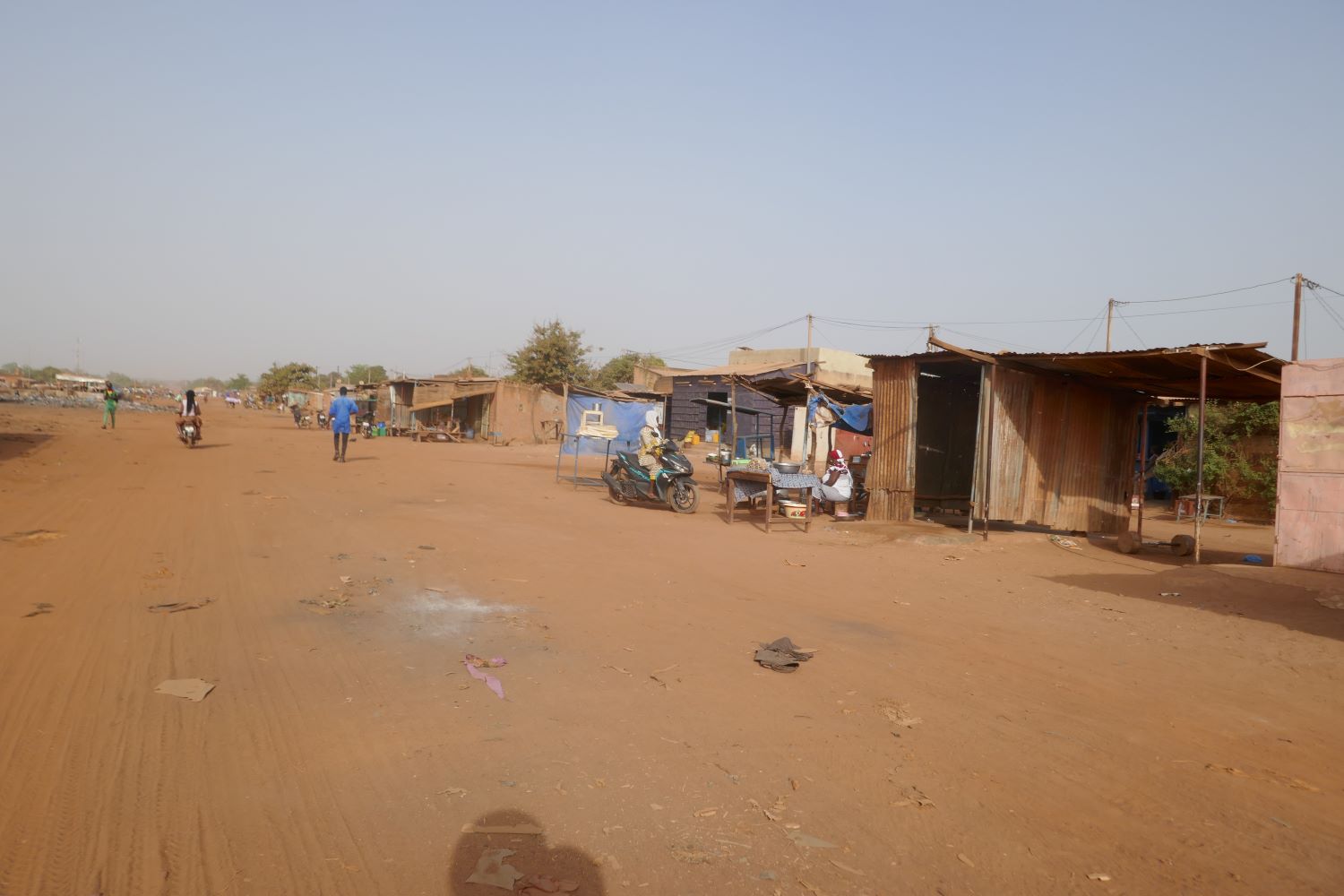 Avenue qui mène au lycée Alfred Diban KI-ZERBO à Tampouy © Globe Reporters