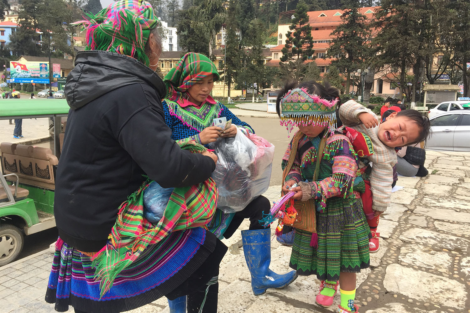 Des femmes issues des minorités ethniques dans le nord du pays, à Sapa.