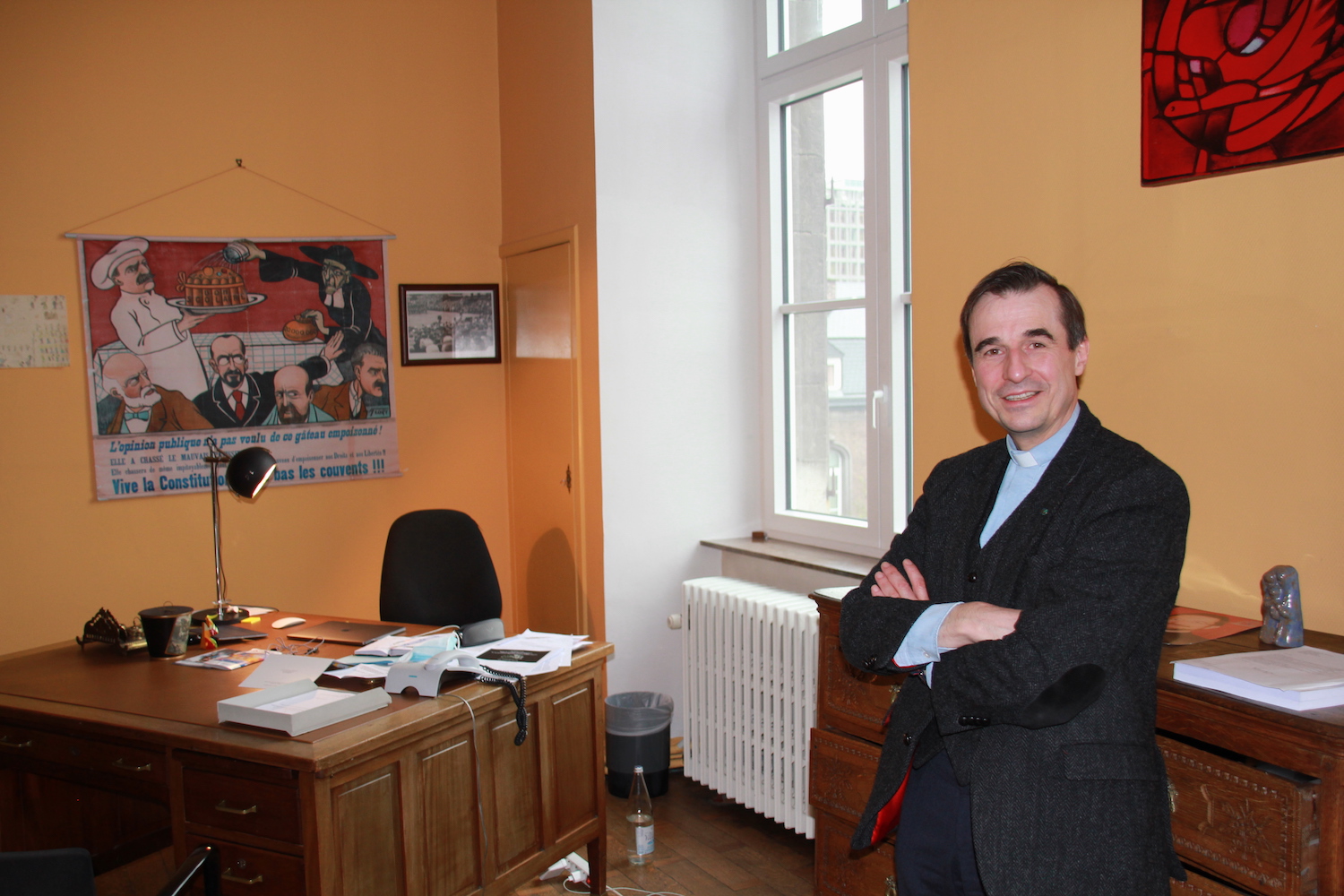 Éric DE BEUKELAER, dans son bureau, après l’interview © Globe Reporters