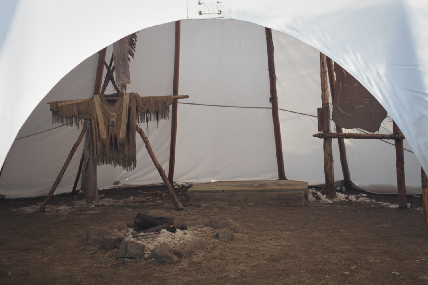 L’intérieur d’un tipi.