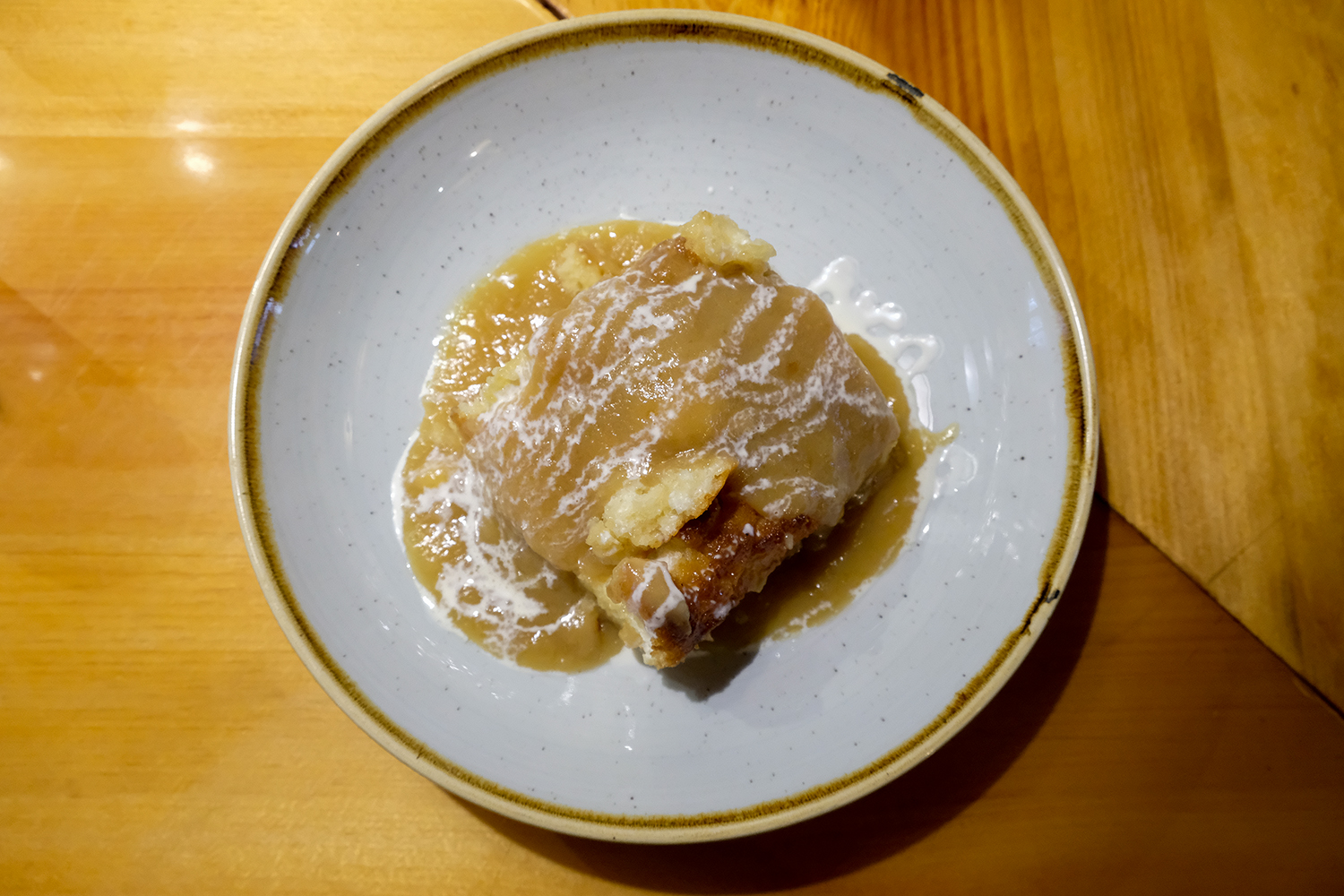 Et en dessert, le fameux pudding chômeur, spécialité québécoise et acadienne © Globe Reporters