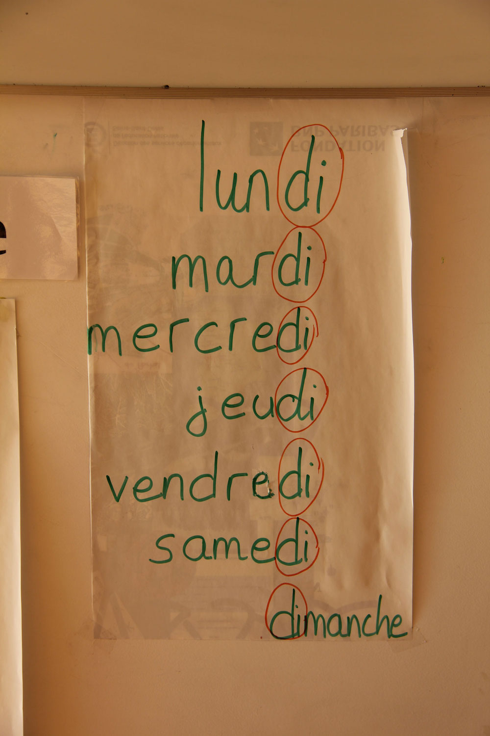 En arrivant dans la classe il faut apprendre les jours avec le suffixe qui vient du latin « dies » le jour © Globe Reporters