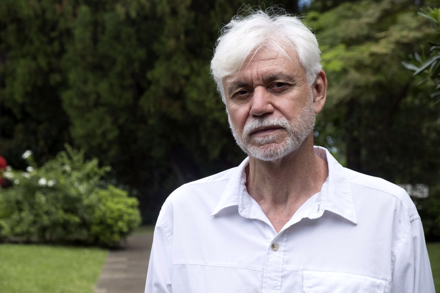 Jean BARBIER est le Conservateur du Musée Villèle, situé à Saint-Gilles sur la côte Ouest de La Réunion. 