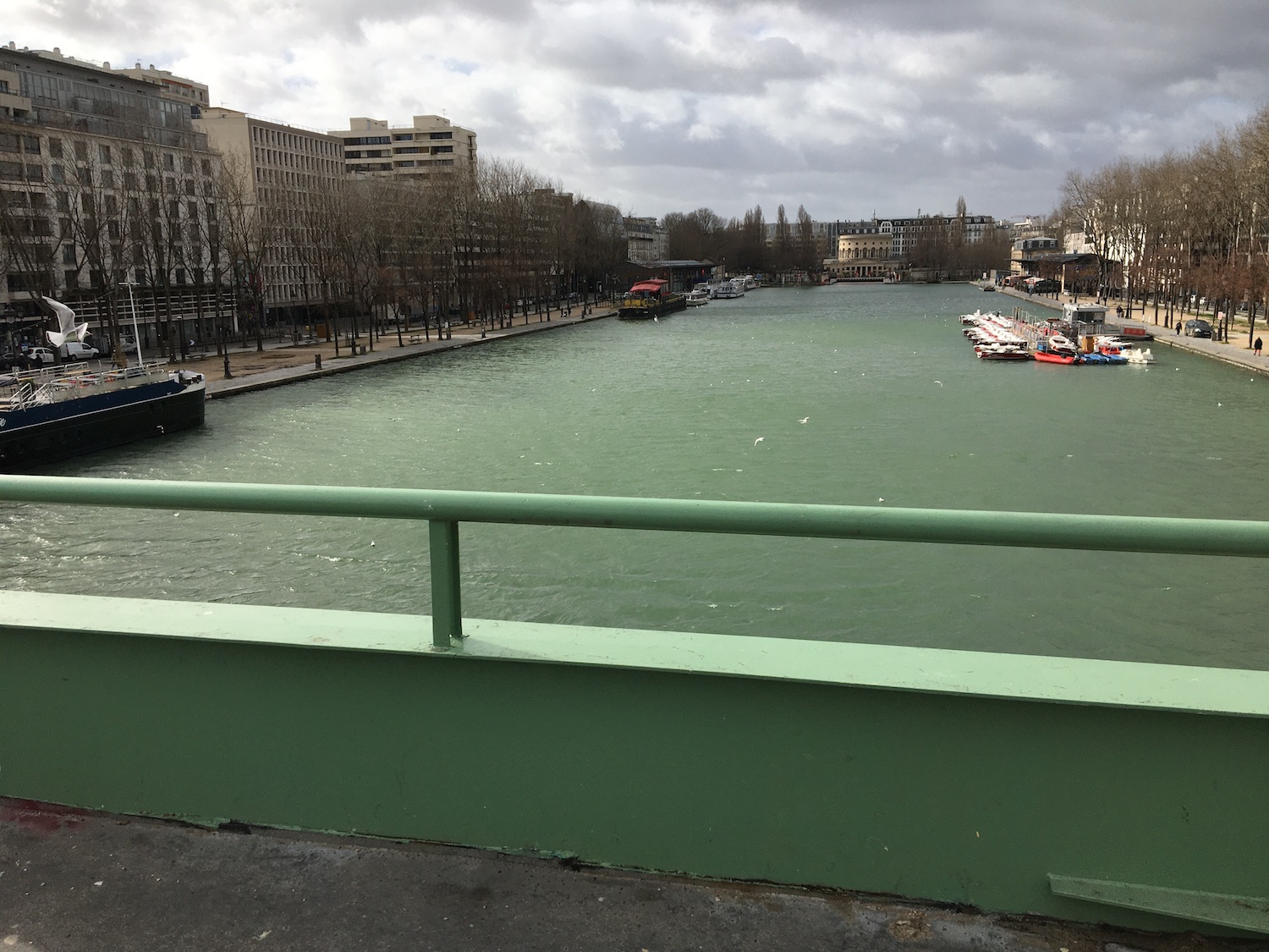 L’ère de baignade se trouve en aval de la passerelle de la Moselle © Globe Reporters