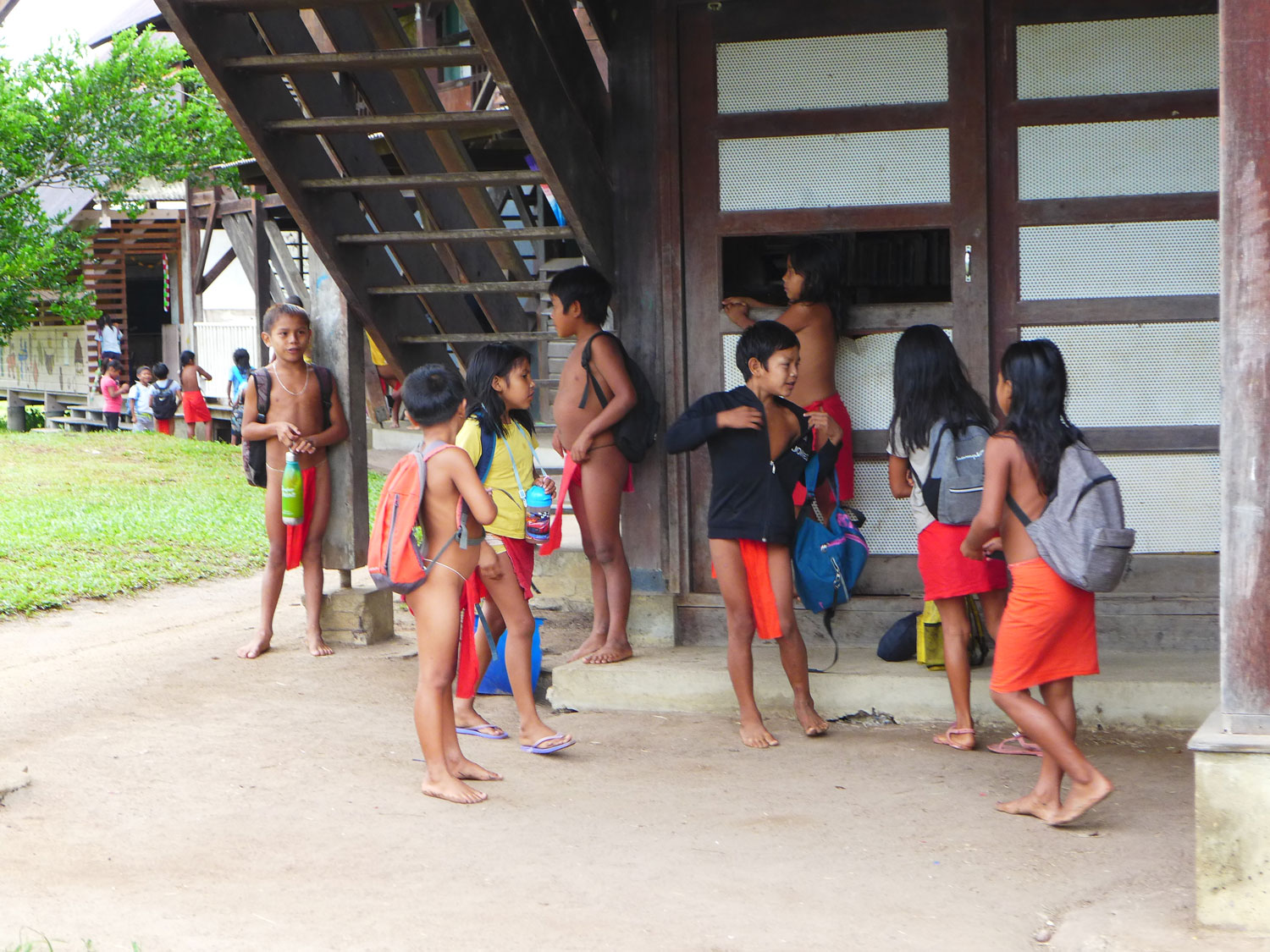 Enfants à l’école de Taluen.