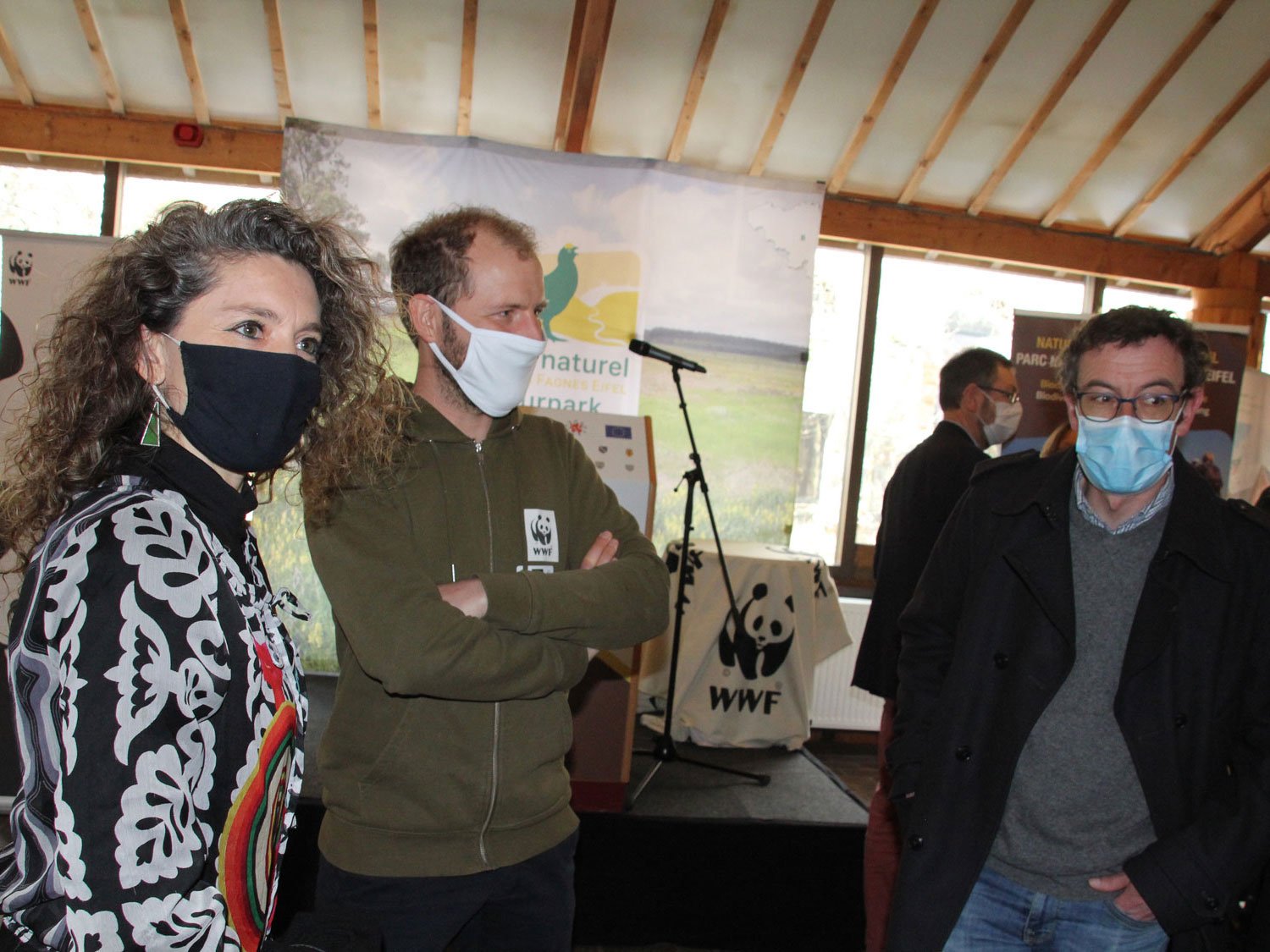 Sandrine LIEGEOIS, Corentin ROUSSEAU du WWF et Alain LICOPPE discutent lors de la cérémonie d’inauguration © Globe Reporters