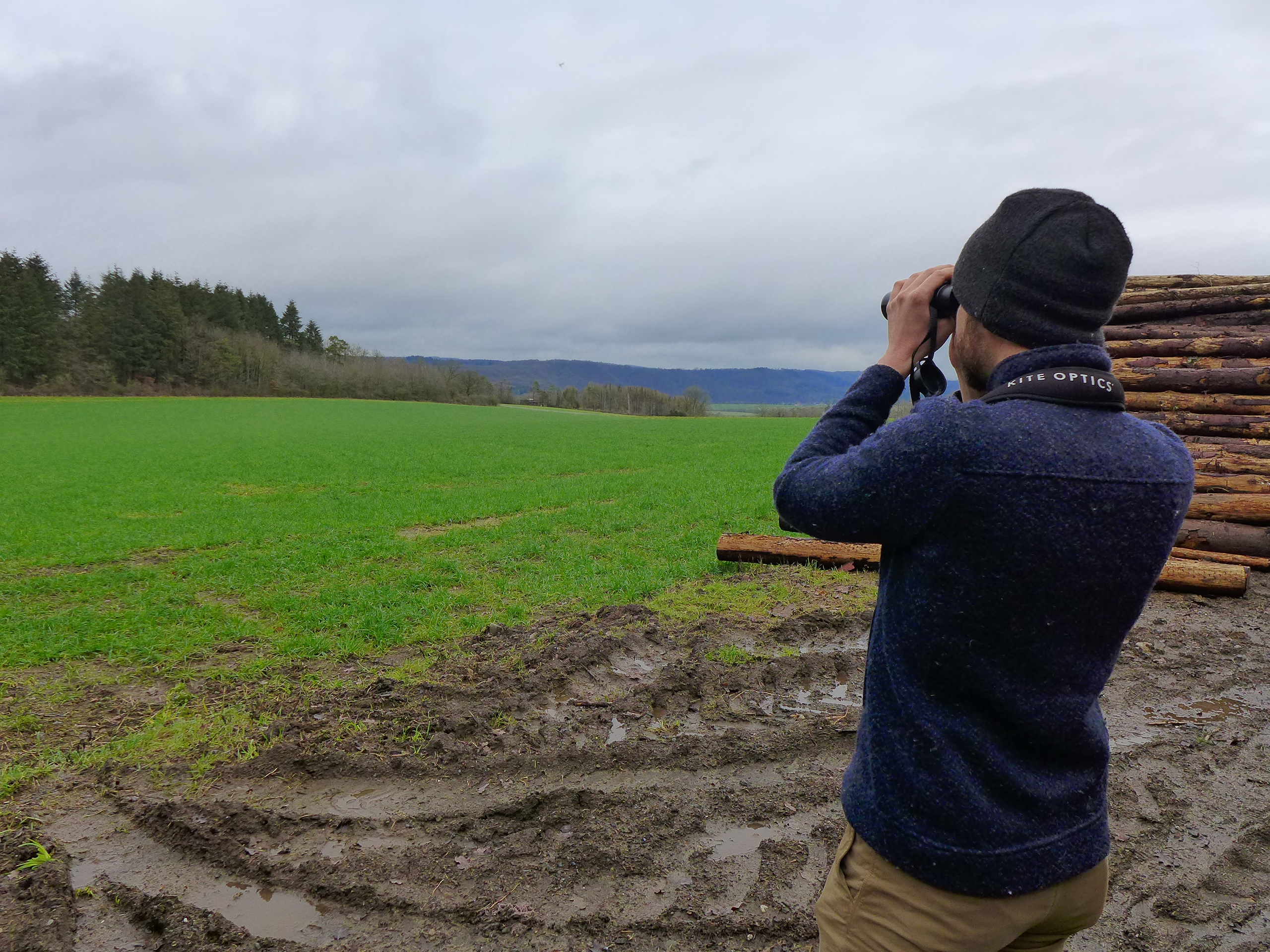 Rien à l’horizon. L‘observation de la vie sauvage demande beaucoup de patience de la part des biologistes comme Corentin © Globe Reporters