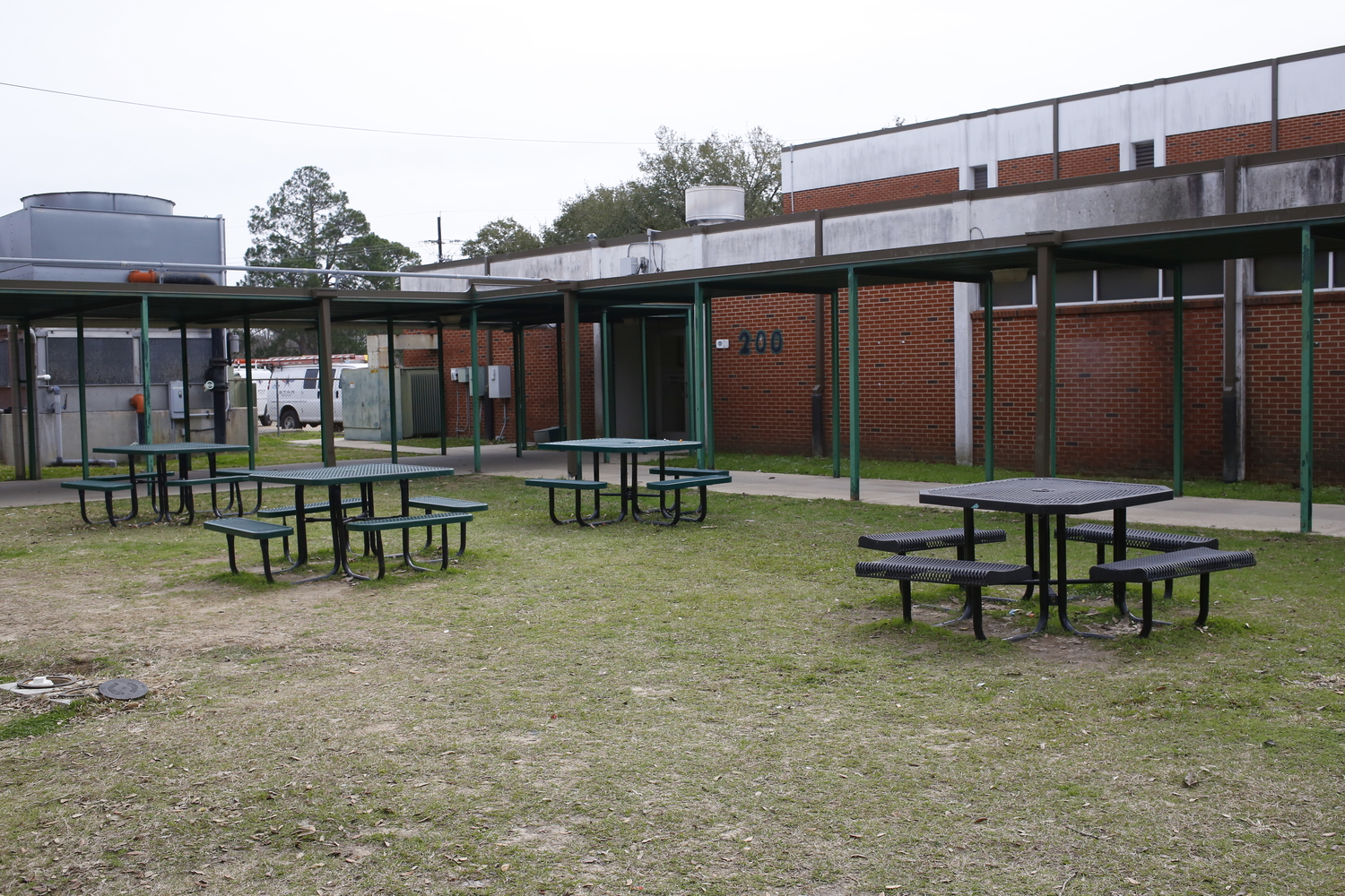 Cour centrale de Lafayette High School © Globe Reporters