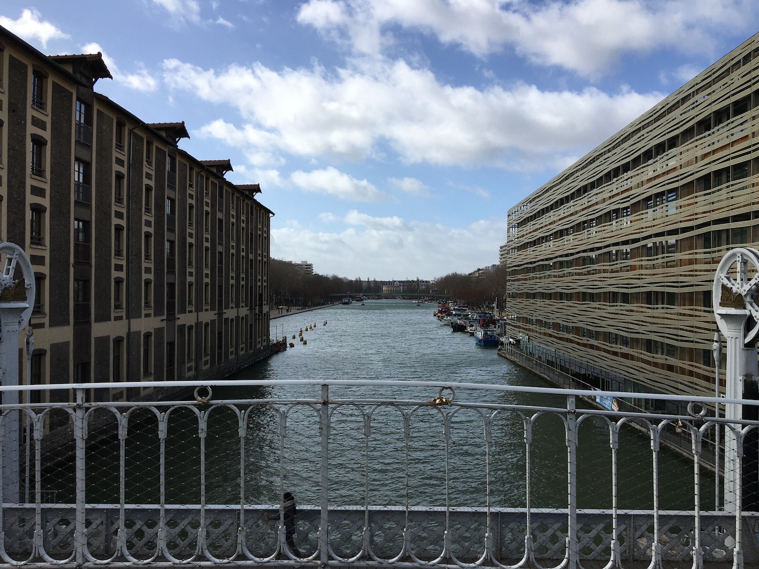 Le bassin de la Villette vu du pont-levant de la rue de Crimée © Globe Reporters